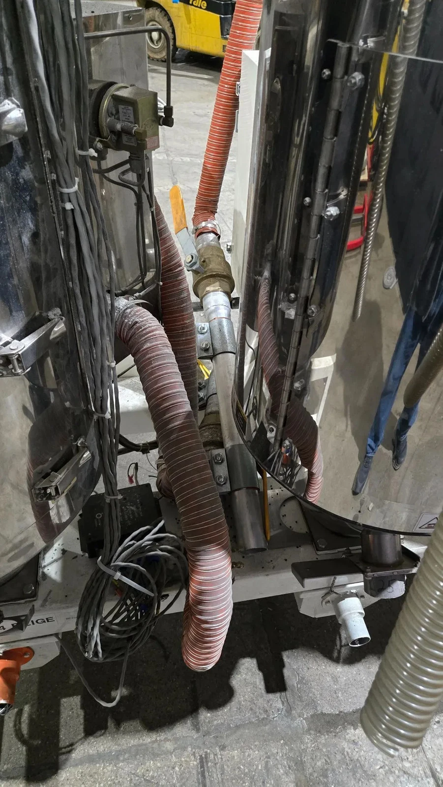 UNA-DYN FC-XMH Triple Hopper Drying & Conveying System USED - Image 7