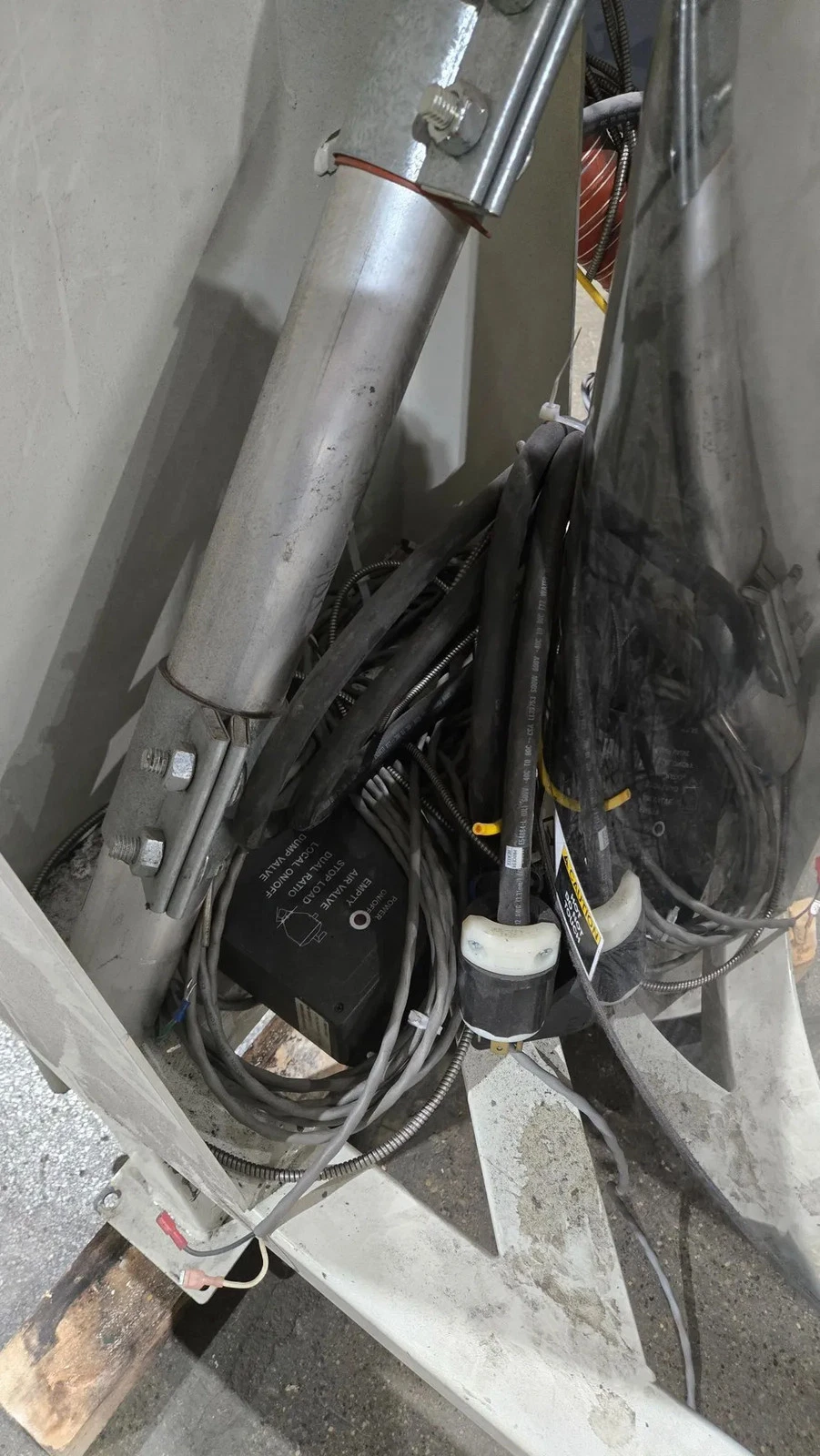 UNA-DYN US15-CR110 Hopper Dryer System FC-XMH USED - Image 9