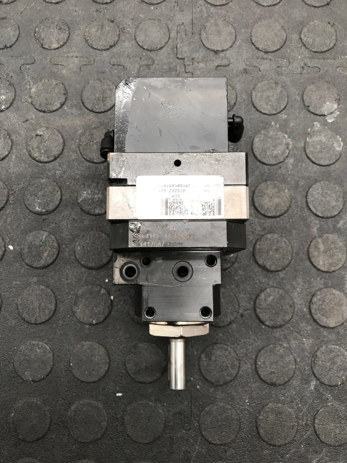 ABB 3HNA015202-001 Gear Pump USED - Image 2