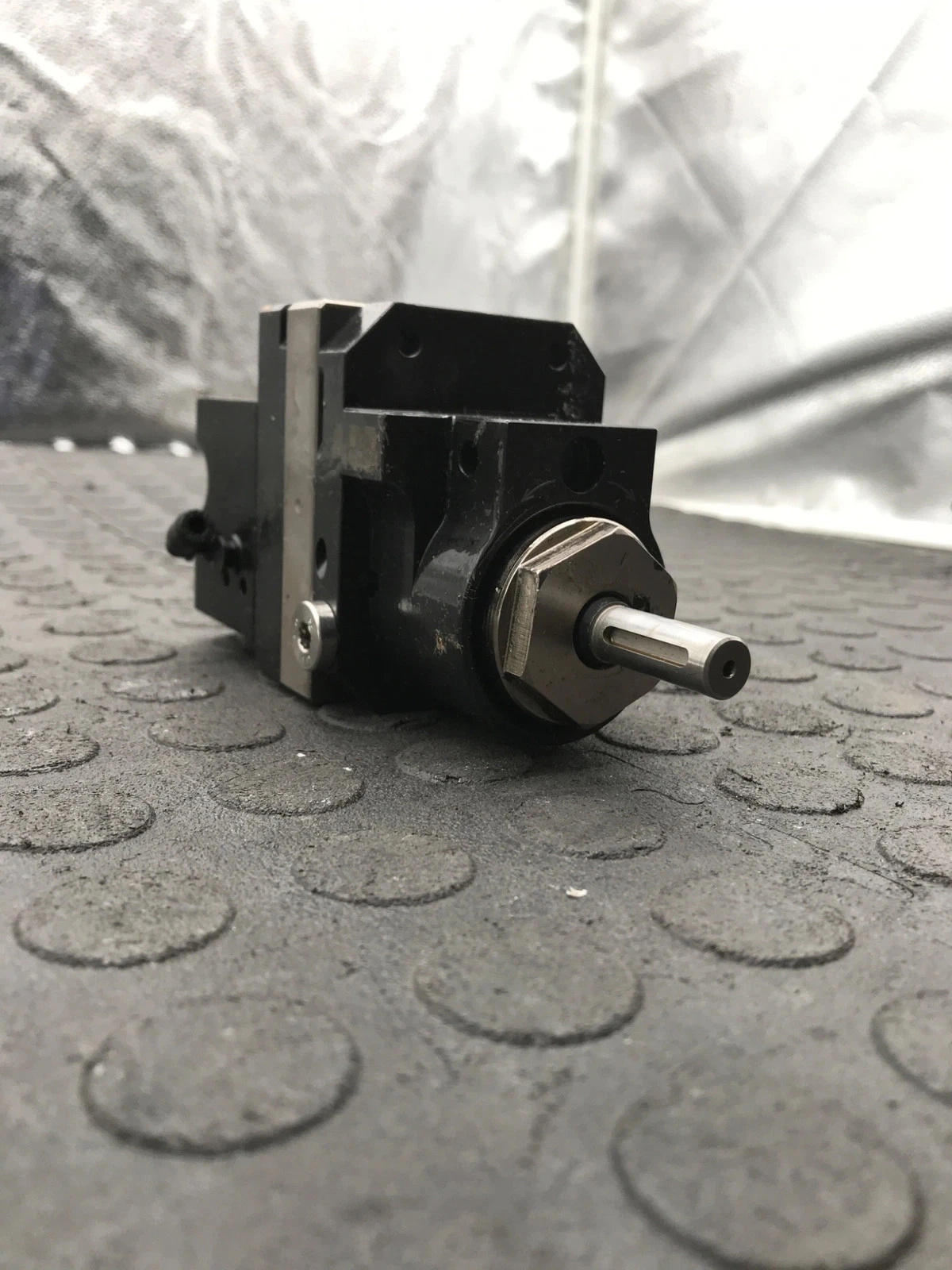ABB 3HNA015202-001 Gear Pump USED - Image 3