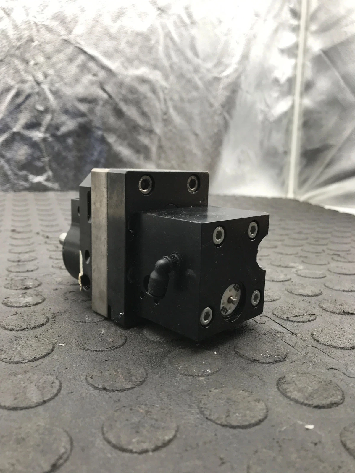ABB 3HNA015202-001 Gear Pump USED - Image 4
