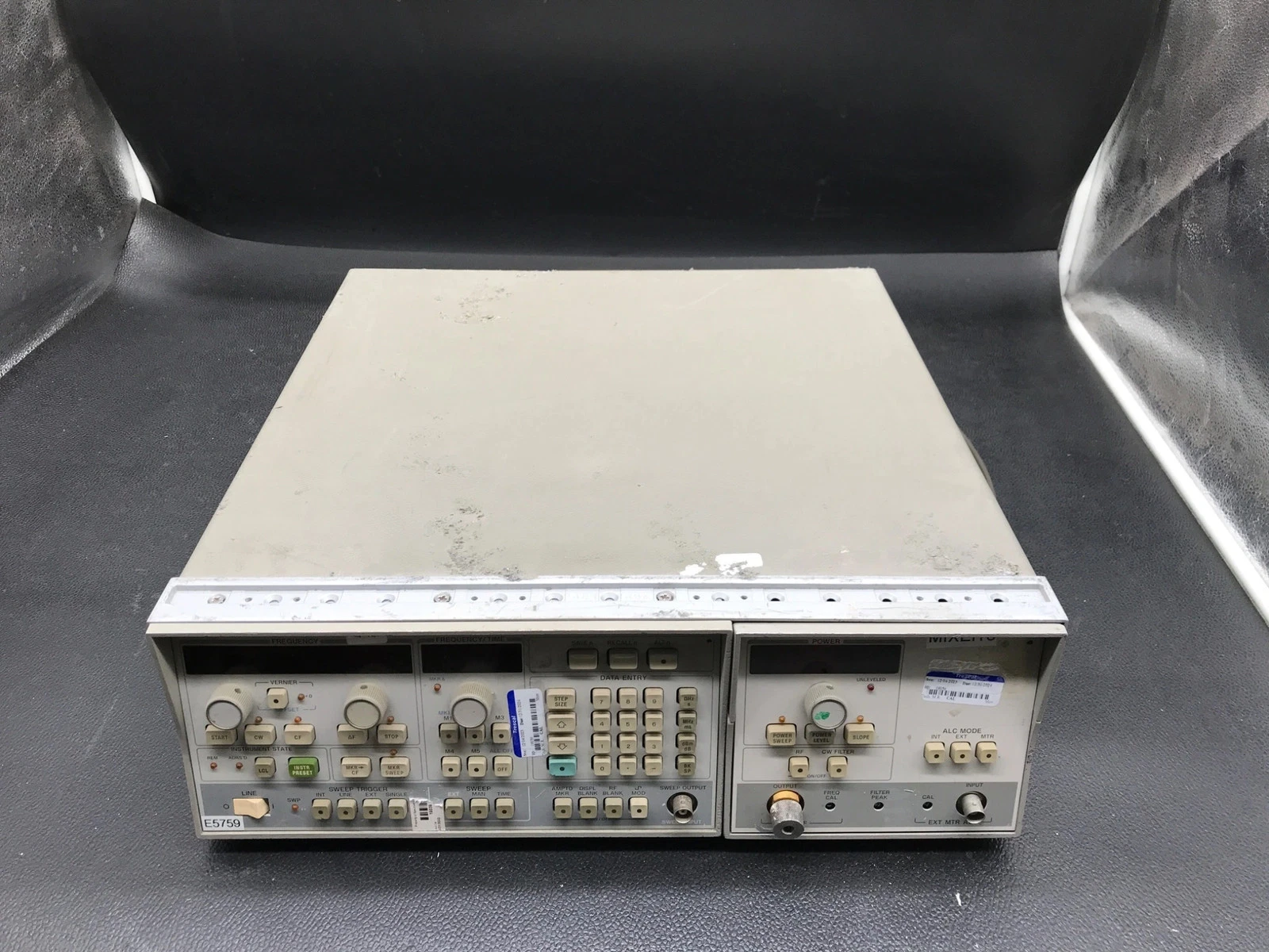 HEWLETT-PACKARD 8350B Sweep Oscillator w/ 83595C RF Plug-In 0.01-26.5GHz USED - Image 2