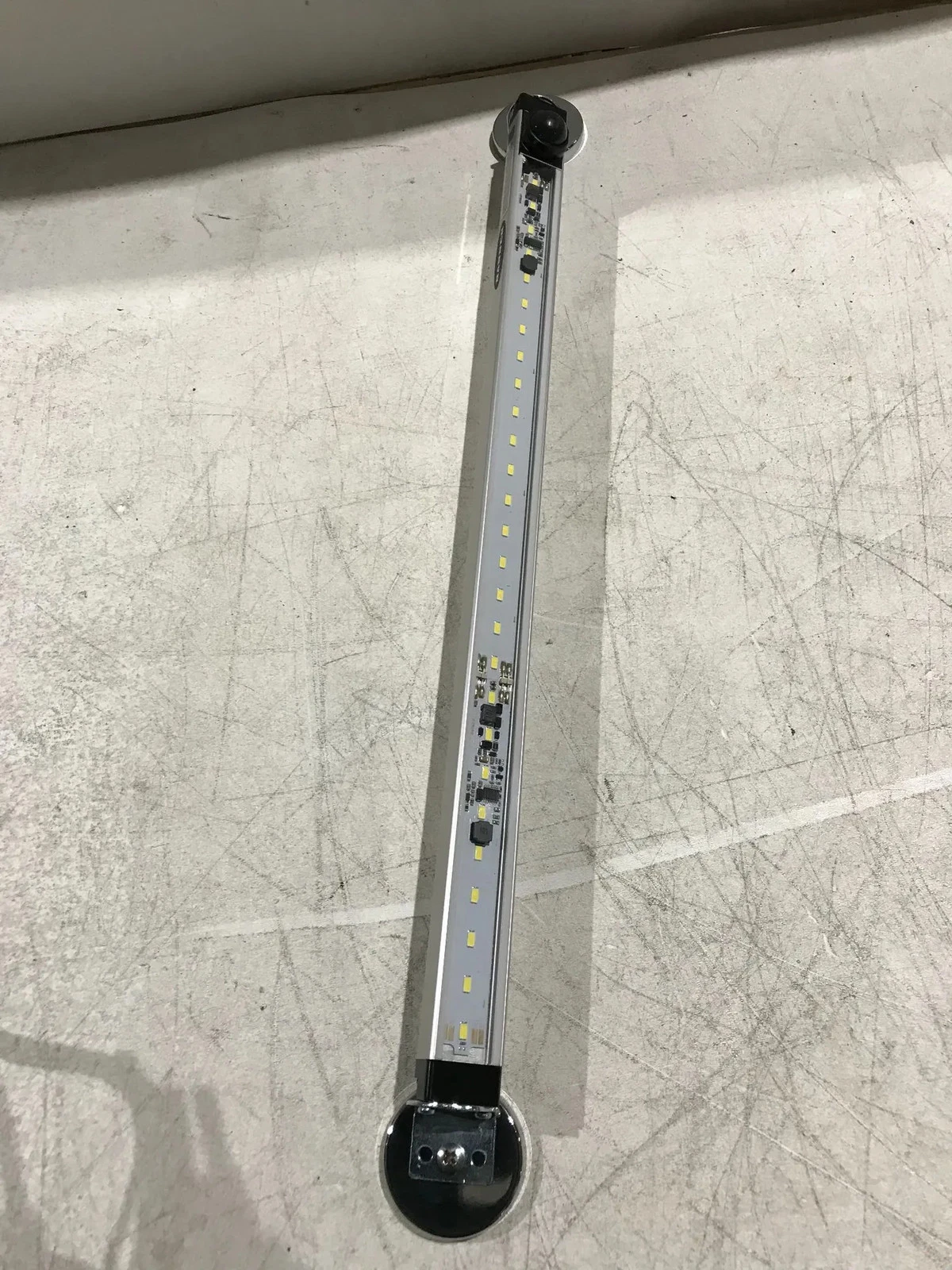 BANNER WLS28-2XW430XMQ LED Strip Light USED - Image 2
