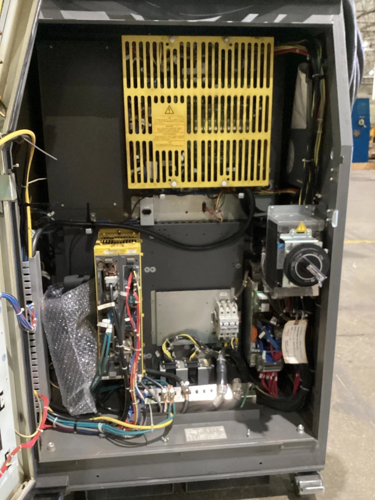 FANUC M-900iA/260L Complete With R-30iA Controller USED - Image 3