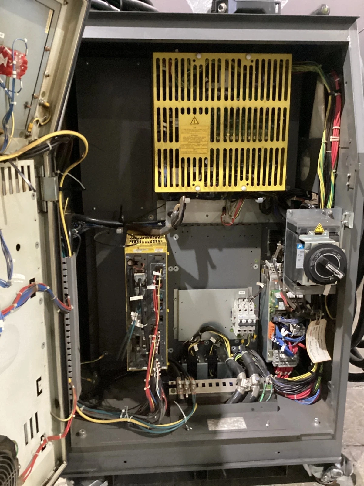 FANUC M-900iA/260L Complete With R-30iA Controller USED - Image 4