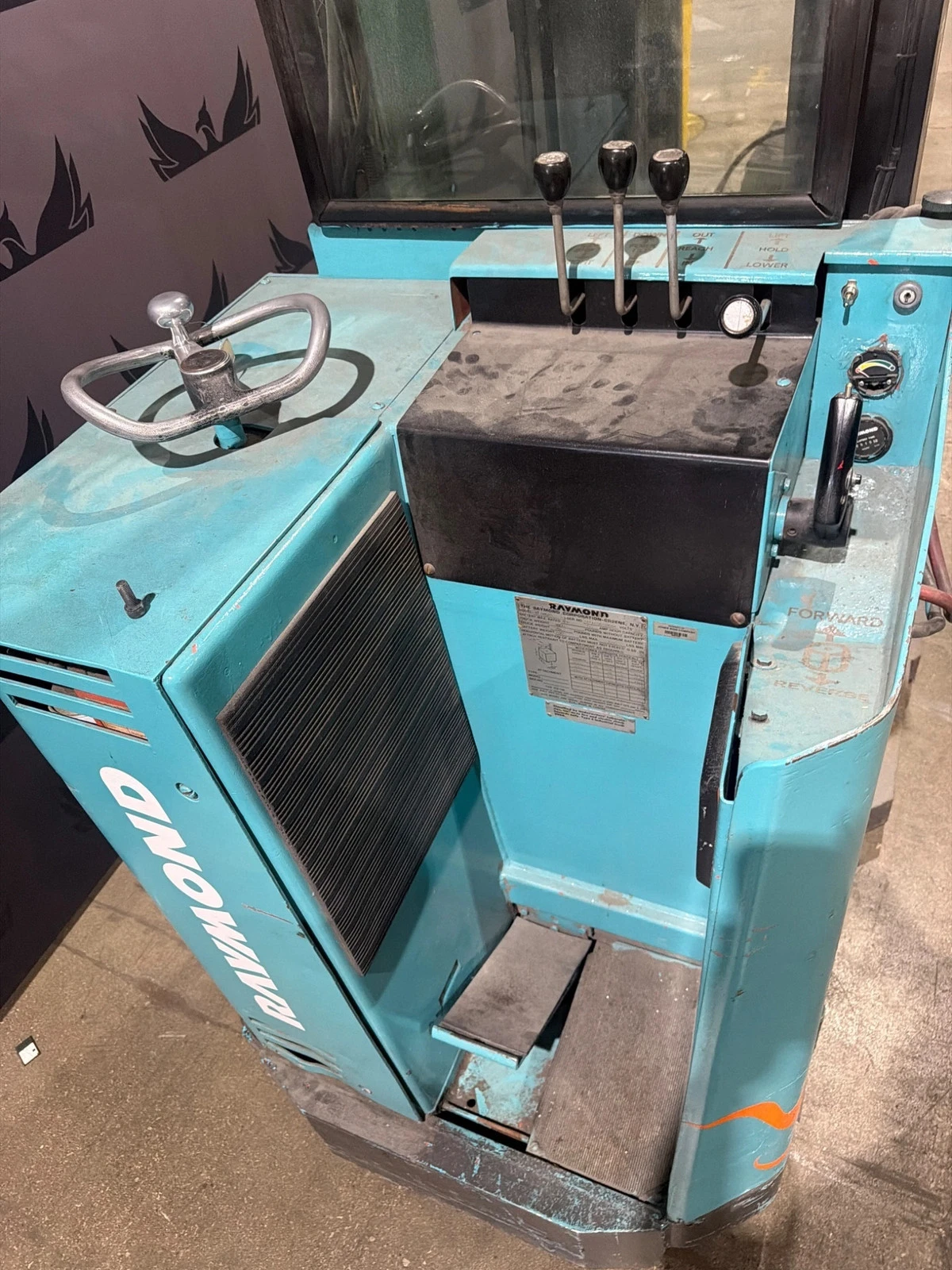 RAYMOND 20IR40TT 4000 LB Reach Truck with TS24/100 Charger USED - Drive Wheel Damage - Image 4