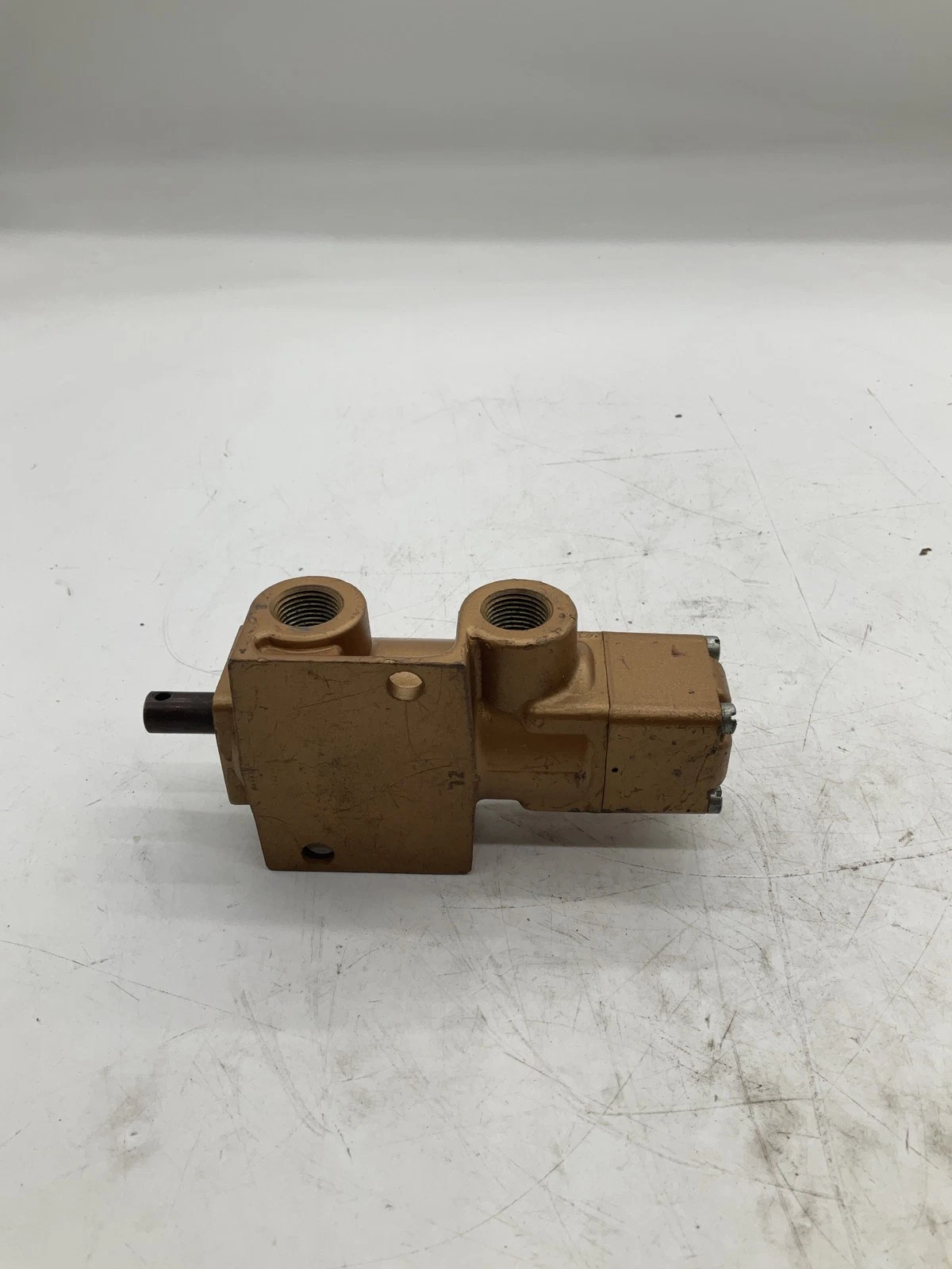 Versa VWS-3402 Quick Exhaust Shuttle Valve USED - Image 3
