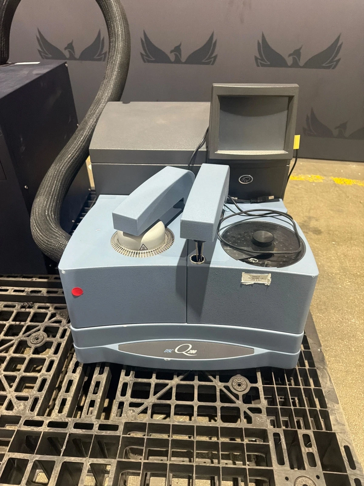 TA INSTRUMENTS DSC Q200 Differential Scanning Calorimeter w/ FC100 Chiller USED - Image 5