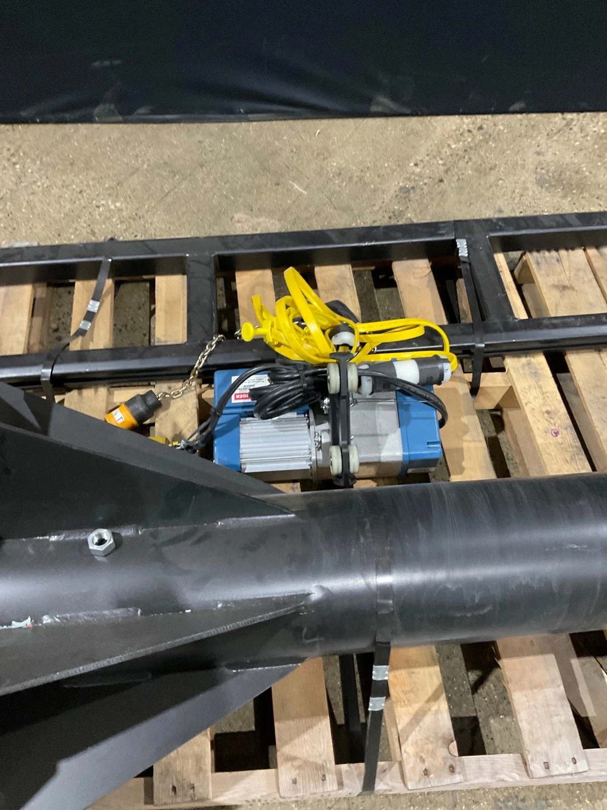 Gorbel SS-99036 250 lb Free Standing Work Station Jib Crane w/ Hoist USED - Image 3