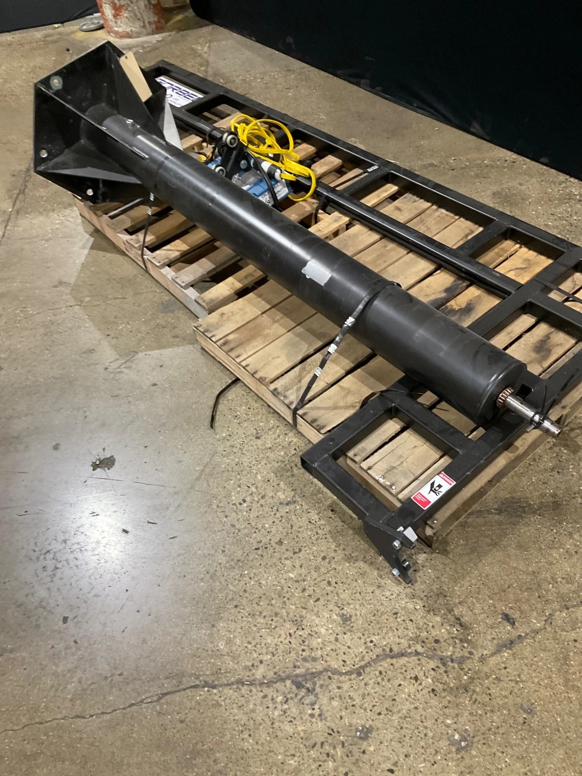 Gorbel SS-99036 250 lb Free Standing Work Station Jib Crane w/ Hoist USED - Image 12