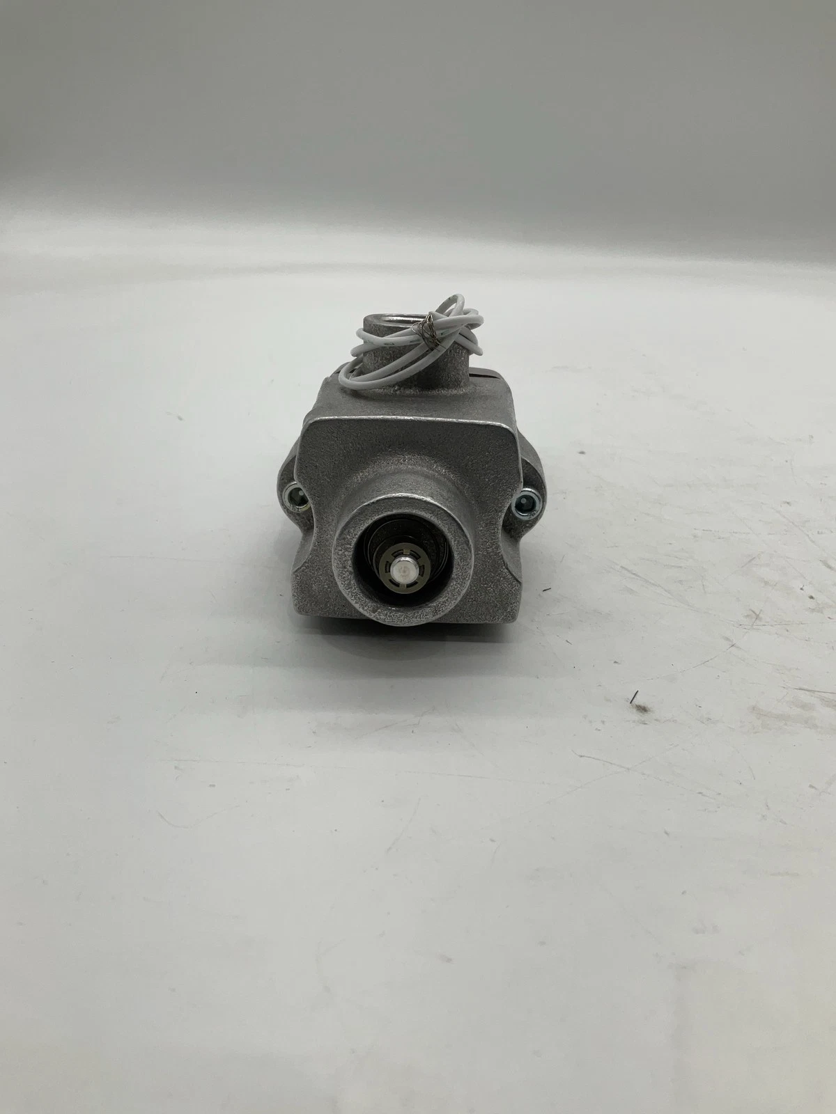 Kay Pneumatics 23C-11-20 Pneumatic Solenoid Directional Valve 120V USED - Image 4