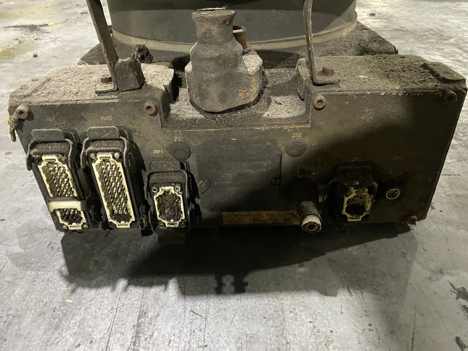 FANUC M-900iA/350 Robot Arm PARTS ONLY - Missing Wrist - Image 4