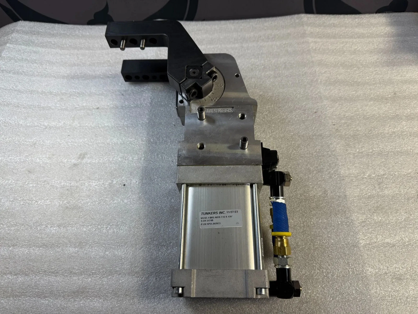 TUNKERS VU 63.1 BR2 A035 T12 5-135° Pneumatic Clamp USED - Image 5