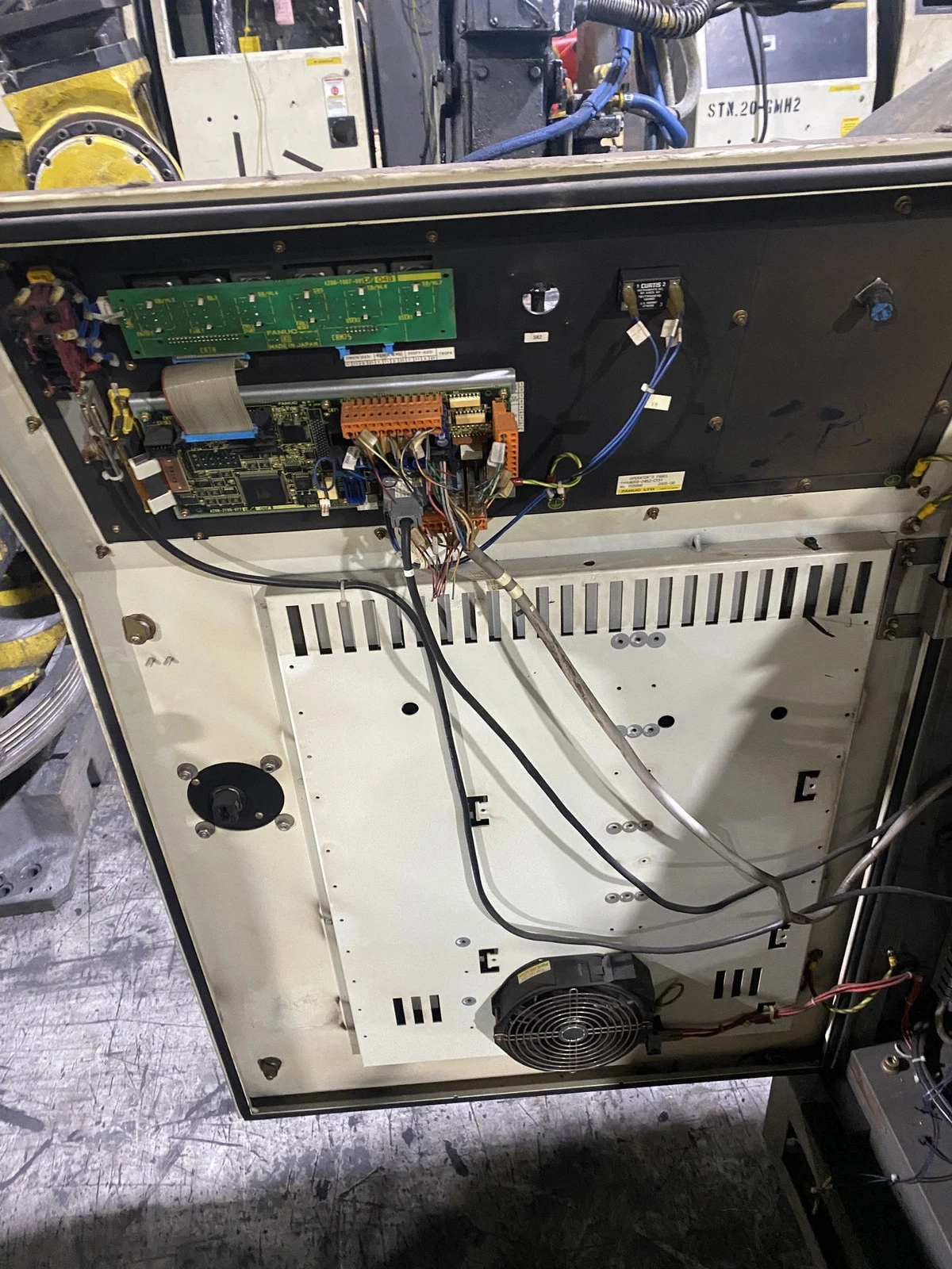 FANUC R-2000iA/165F w/ R-J3iB Controls USED AS-IS - Image 8