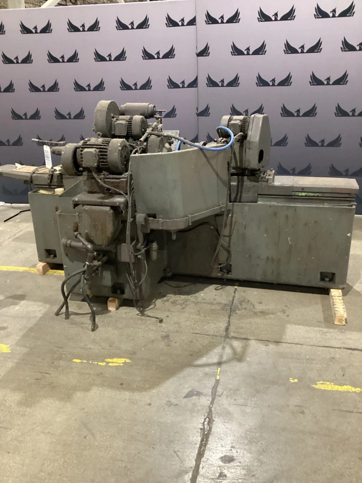 YANG IRON YAM-GU27-100H CYLINDRICAL GRINDER USED - Image 2