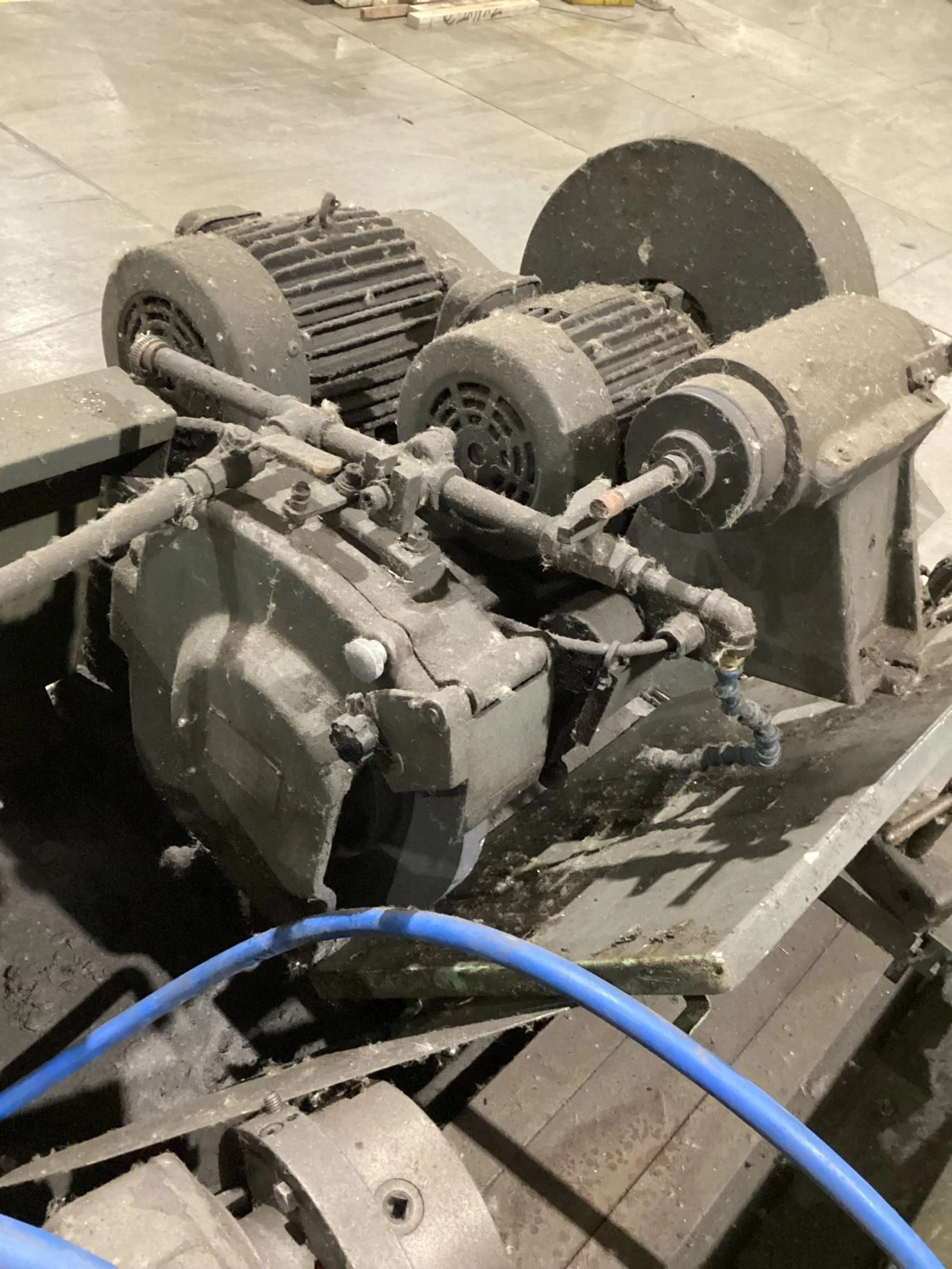 YANG IRON YAM-GU27-100H CYLINDRICAL GRINDER USED - Image 12