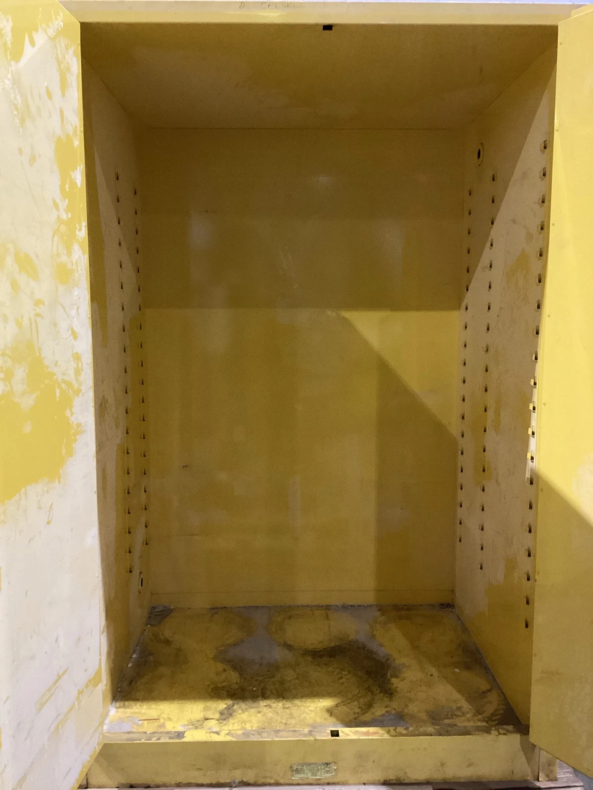 Justrite 25860 90 Gallon Flammable Liquid Storage Cabinet USED - Image 3