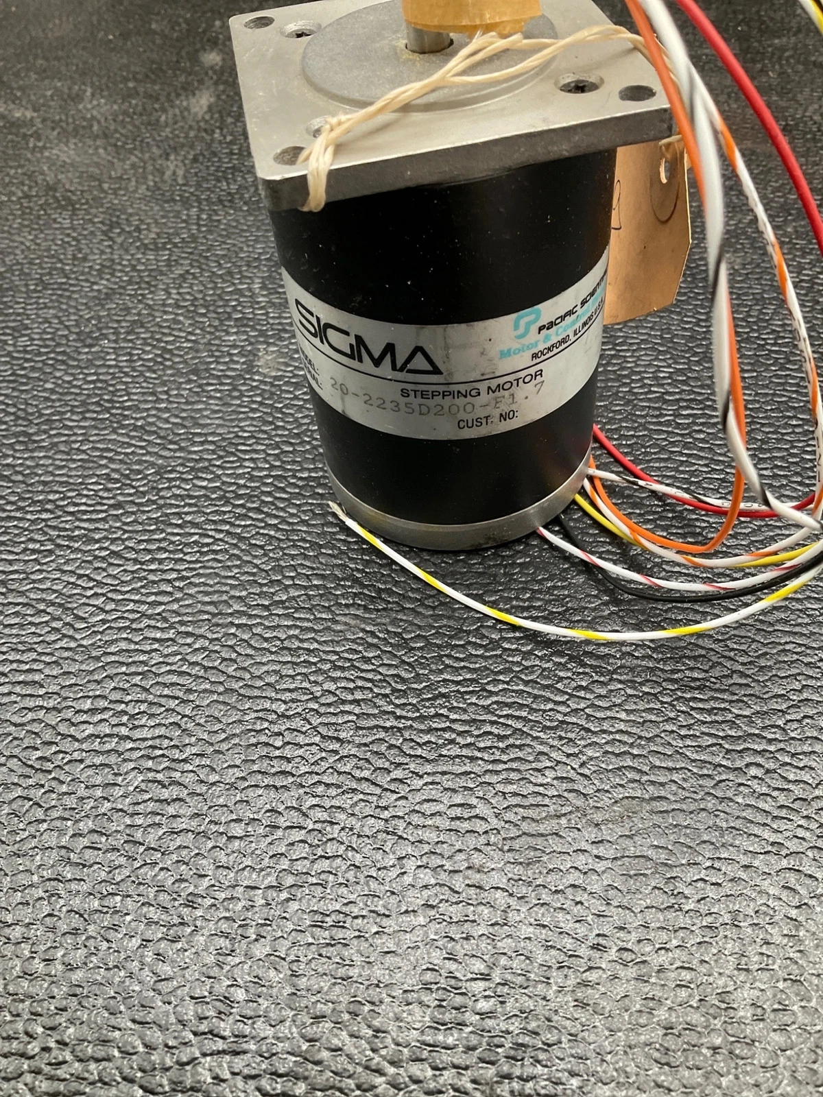 SIGMA 20-2235D200-F1.7 STEPPER MOTOR 1.8° 8-LEAD USED - Image 2