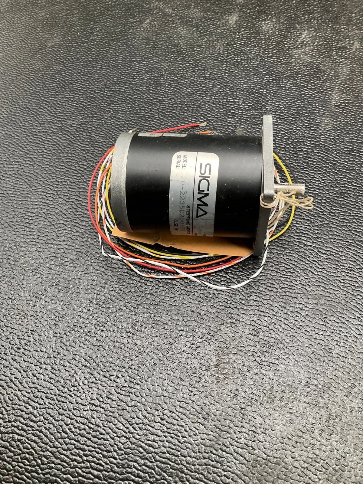SIGMA 20-2235D200-F1.7 STEPPER MOTOR 1.8° 8-LEAD USED - Image 3
