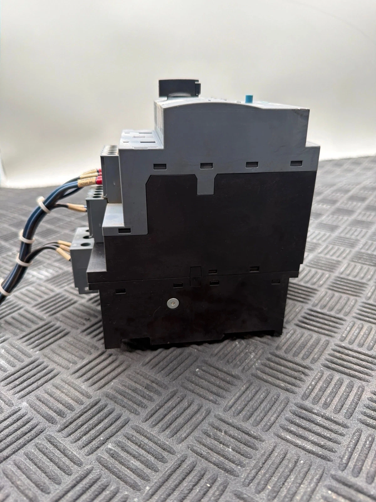 SIEMENS 3RA6250-1BB32 24V, 3-Pole Reversing Starter USED - Image 3