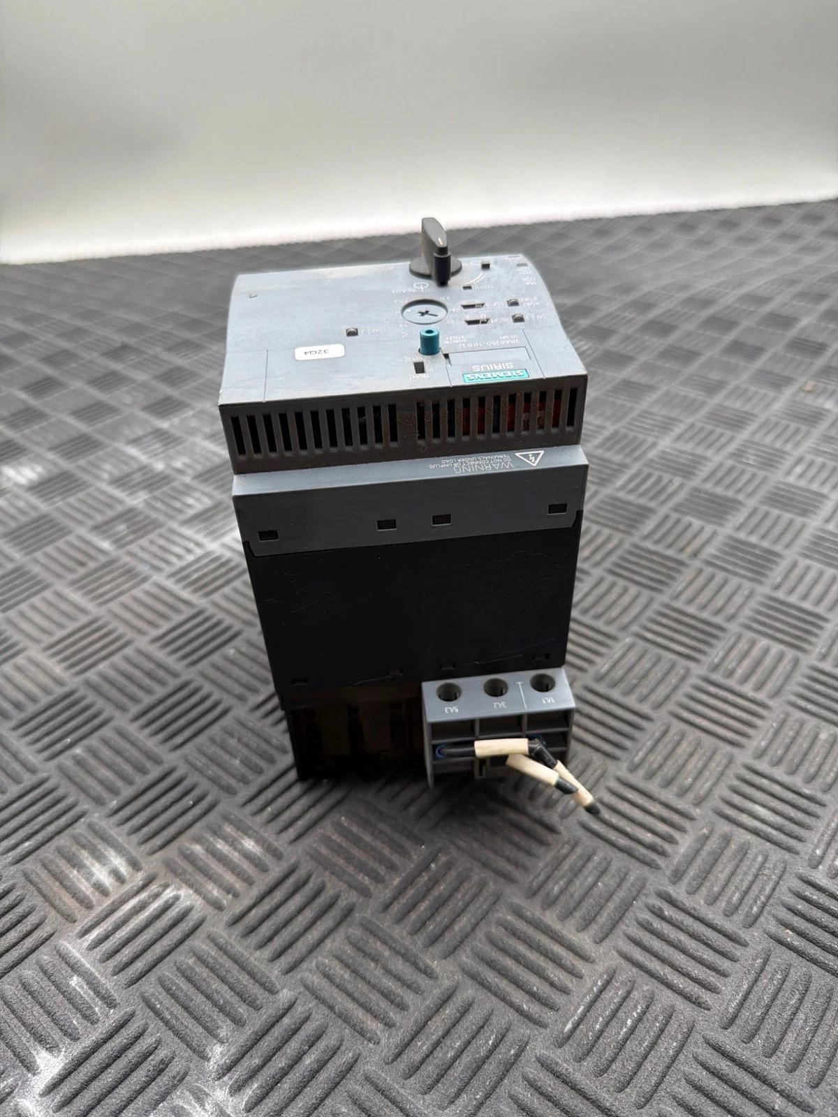 SIEMENS 3RA6250-1BB32 24V, 3-Pole Reversing Starter USED - Image 4