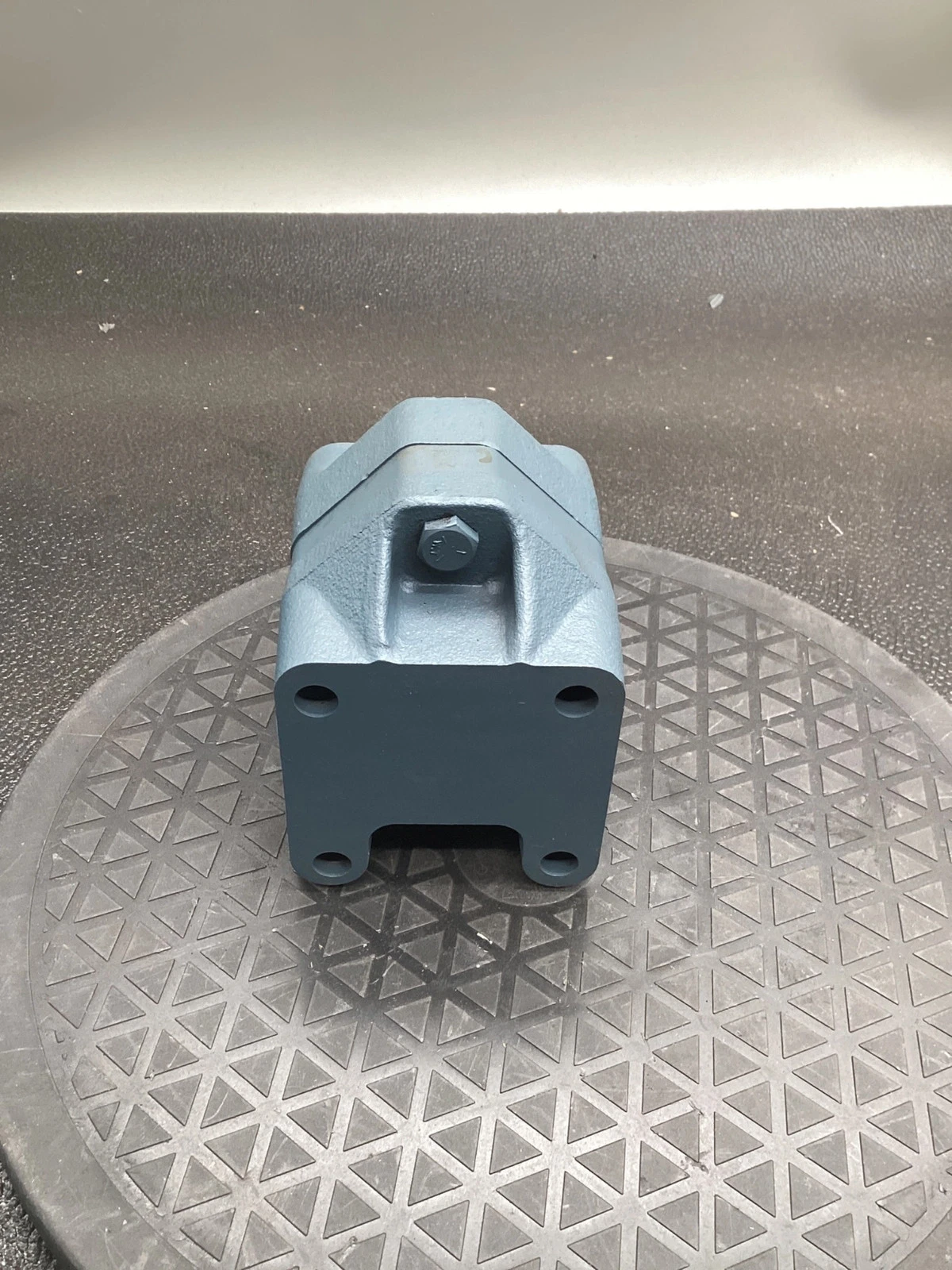 DELTA POWER D4 K2 Gear Pump 0.197 in³/rev 4-Bolt Mount Bi-Directional USED - Image 4