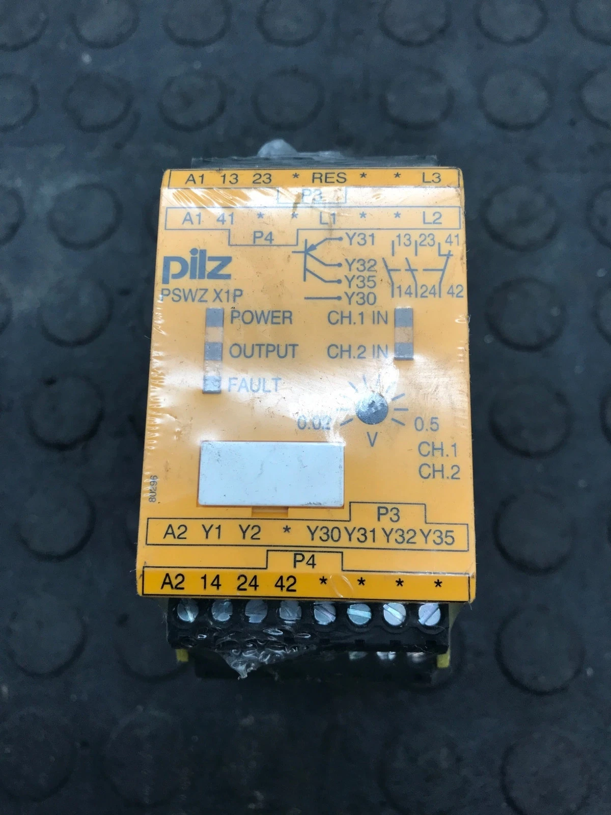 PILZ PSWZ X1P Safety Relay 24–240VAC/DC NEW - Image 2