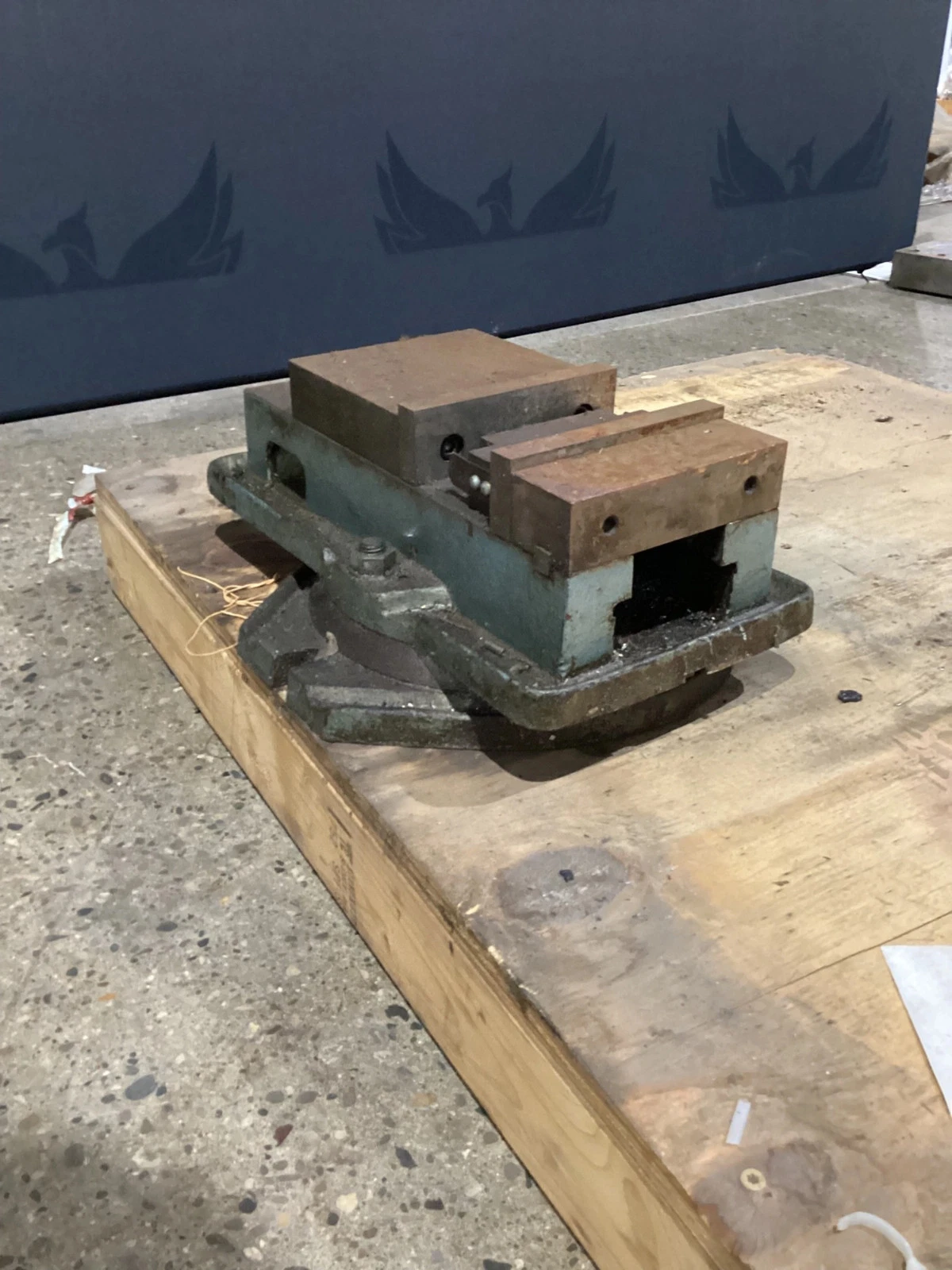 6” ANGLE LOCKING VISE W SWIVEL BASE - Image 2