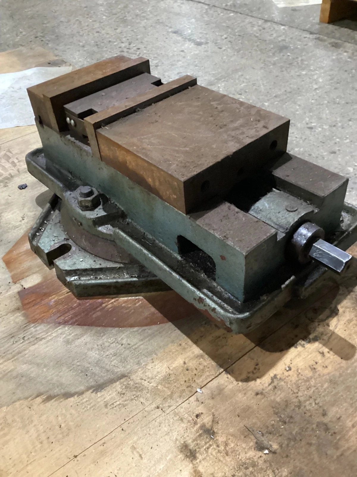 6” ANGLE LOCKING VISE W SWIVEL BASE - Image 4