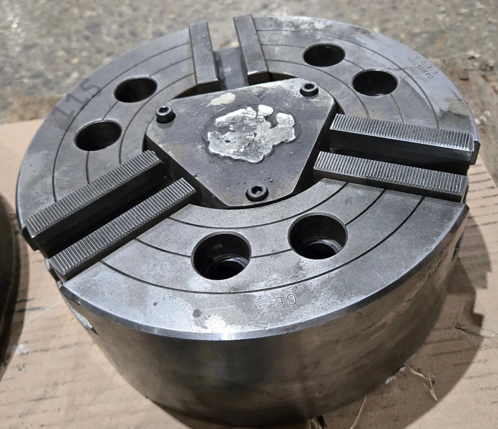 HOWA H037M10 10″ 3-Jaw Power Chuck USED - Image 2