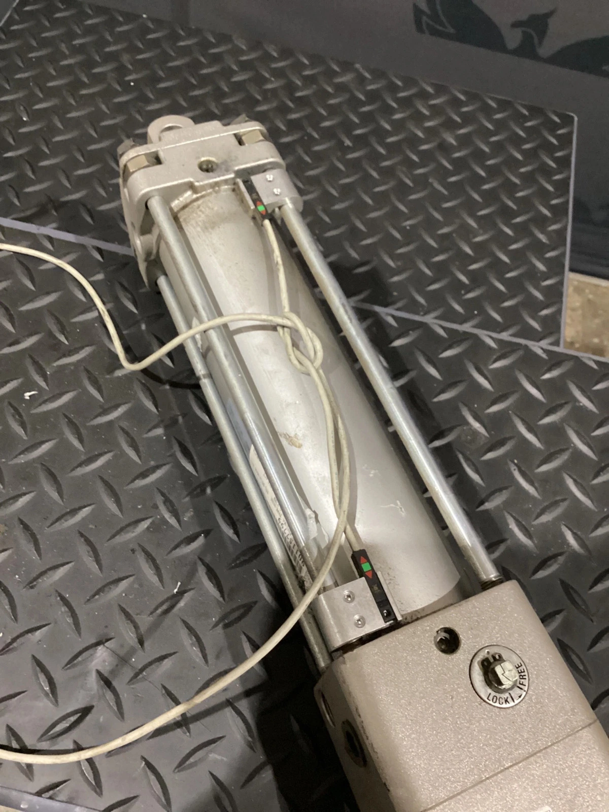 SMC CNA2-63D-UA 63 mm Power Lock Cylinder USED - Image 4
