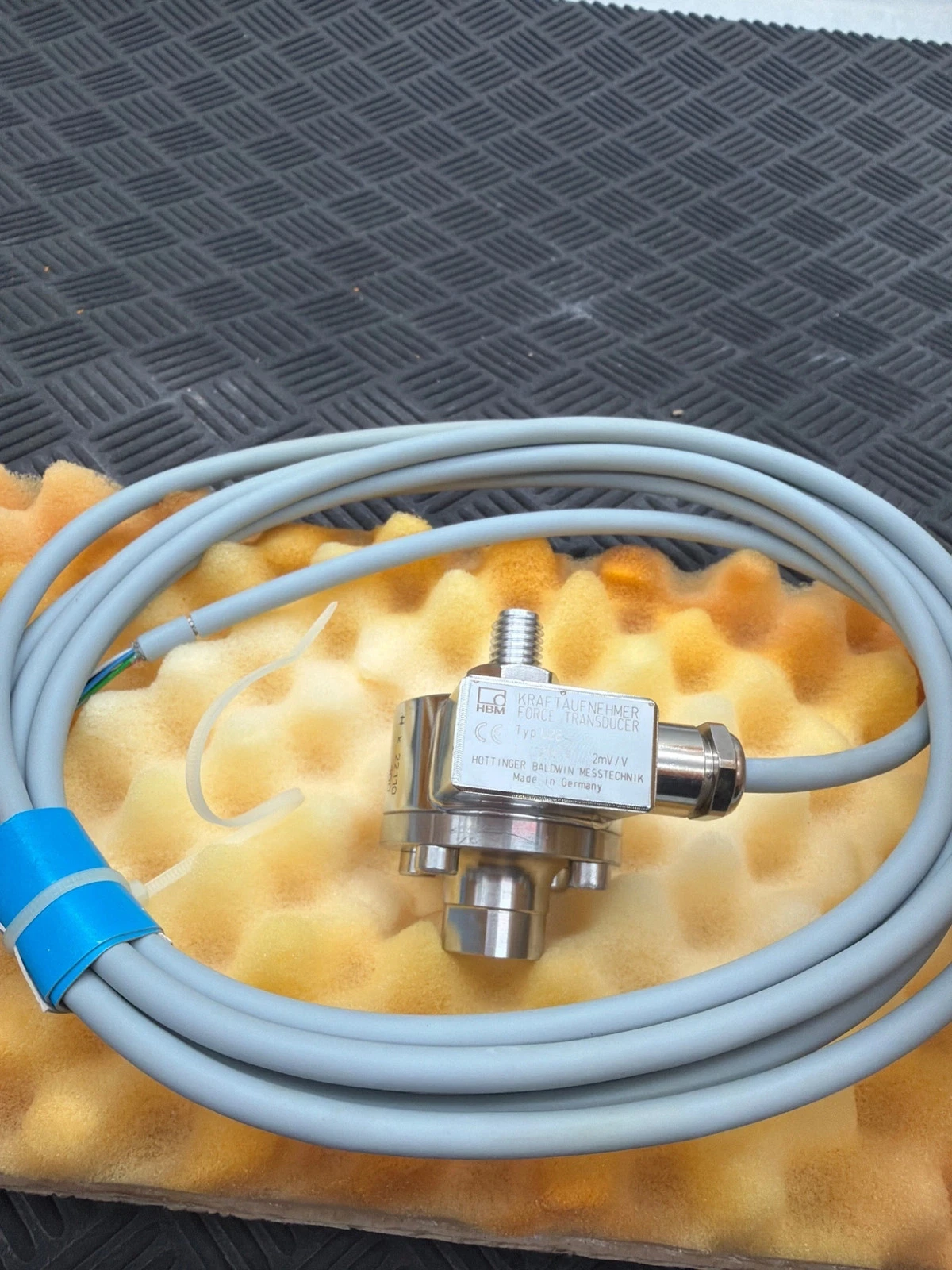HBM K22110 U2B 1 kN Load Cell Force Transducer NEW - Image 2