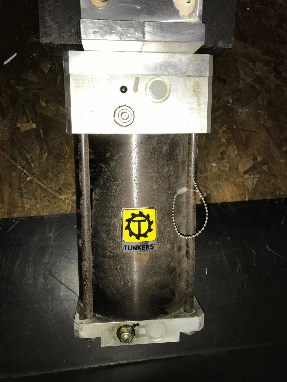 TÜNKERS KS 125.2 SD A10 T12 45 Pneumatic Clamp Module USED - Image 9