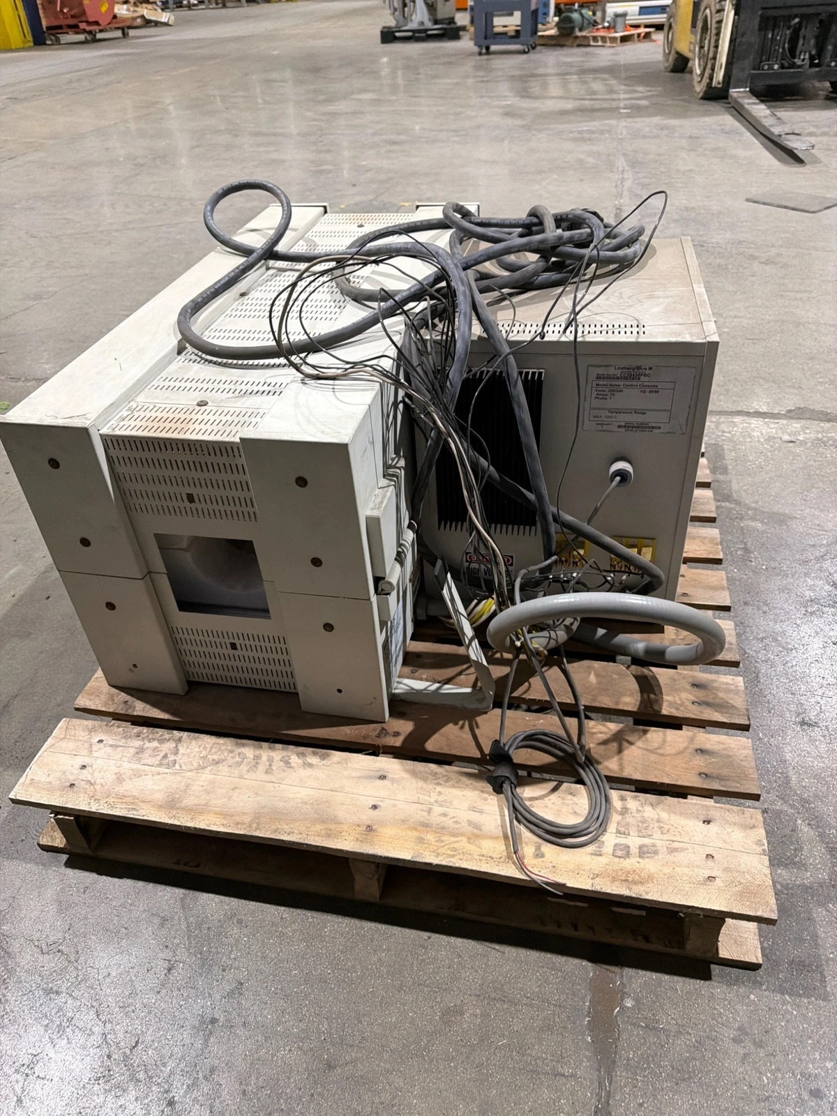 LINDBERG Blue M HTF55347C 1200°C Tube Furnace w/ CC58434PBC Control Console USED - Image 4