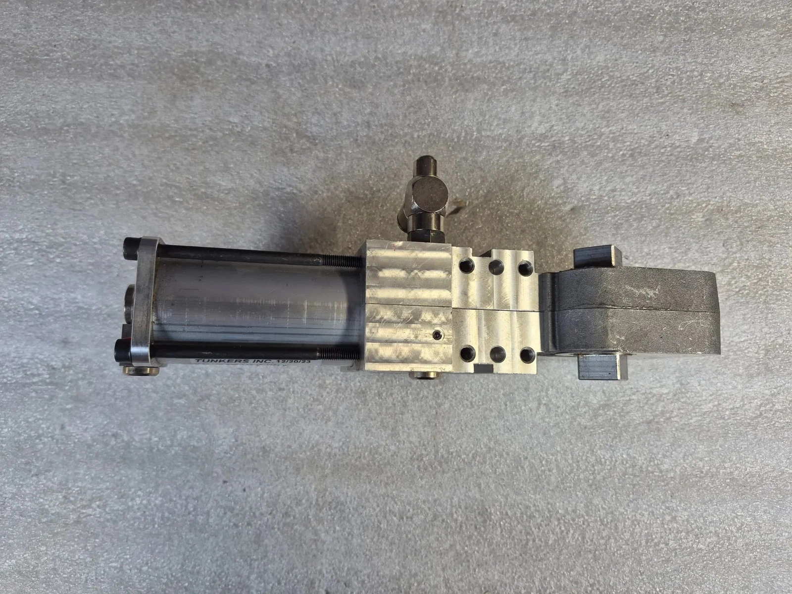 TUNKERS V 40 LW A00 T12 10-135° Pneumatic Clamp USED - Image 3