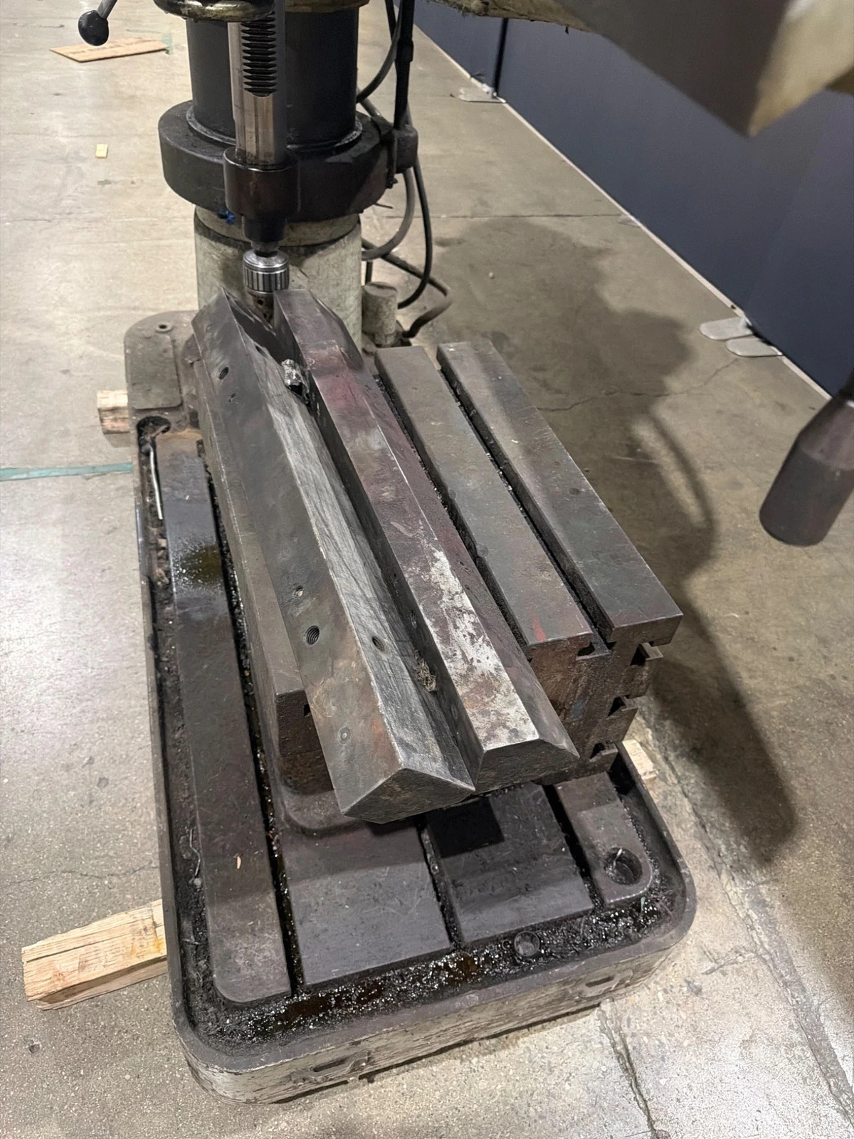 4′ × 13″ OOYA RE-1225H Radial Arm Drill with Box Table USED - Image 5