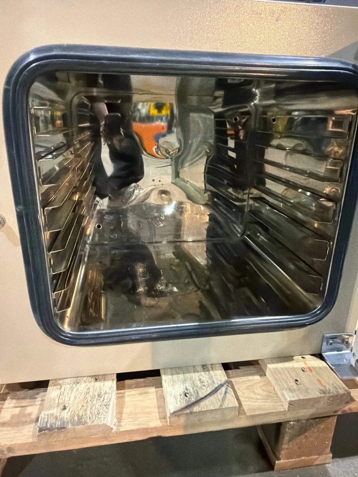 Across International AccuTemp-19s 500°F Vacuum Oven USED - Image 2