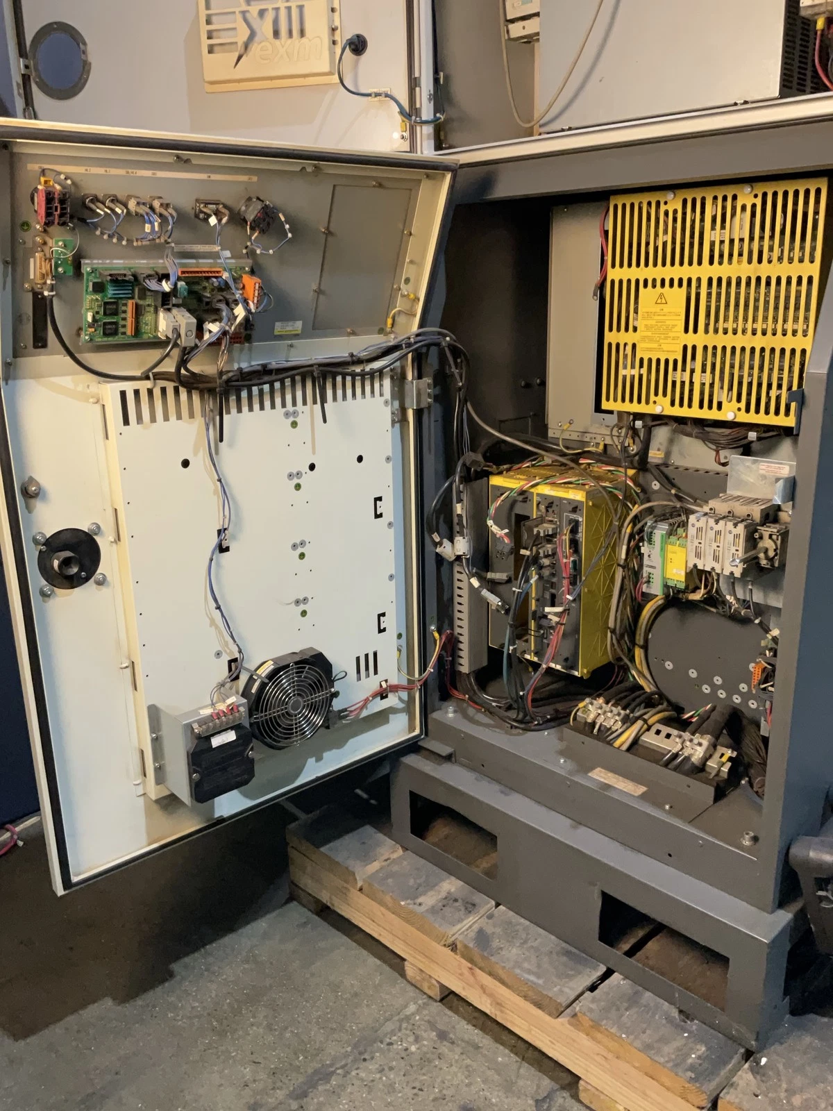 FANUC R-2000iB/210F Complete with R-30iA Controller & Rexroth Weld Inverter USED - Image 10