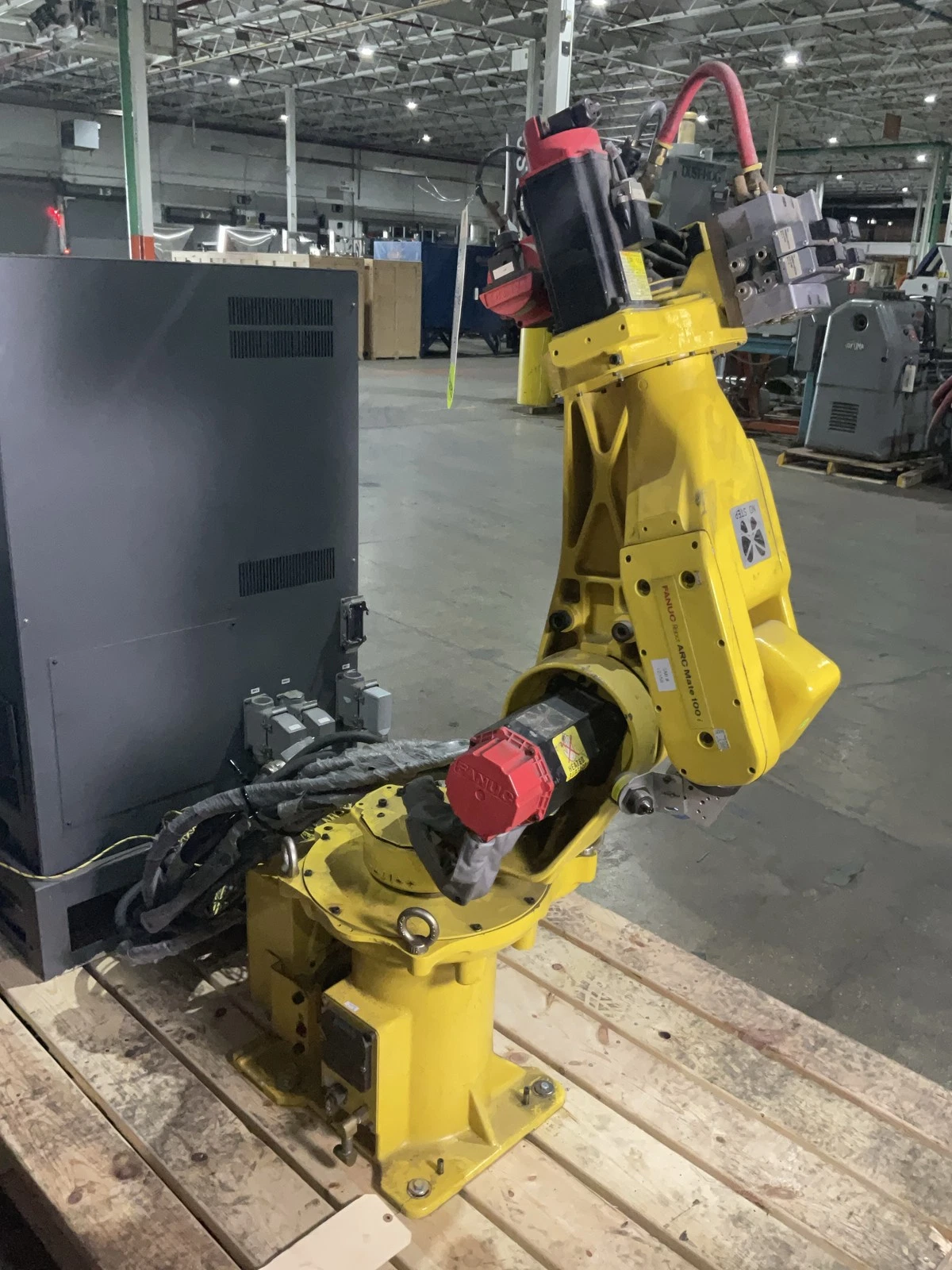 FANUC Arc Mate 100i Complete with R-J2 Controller USED - Image 4