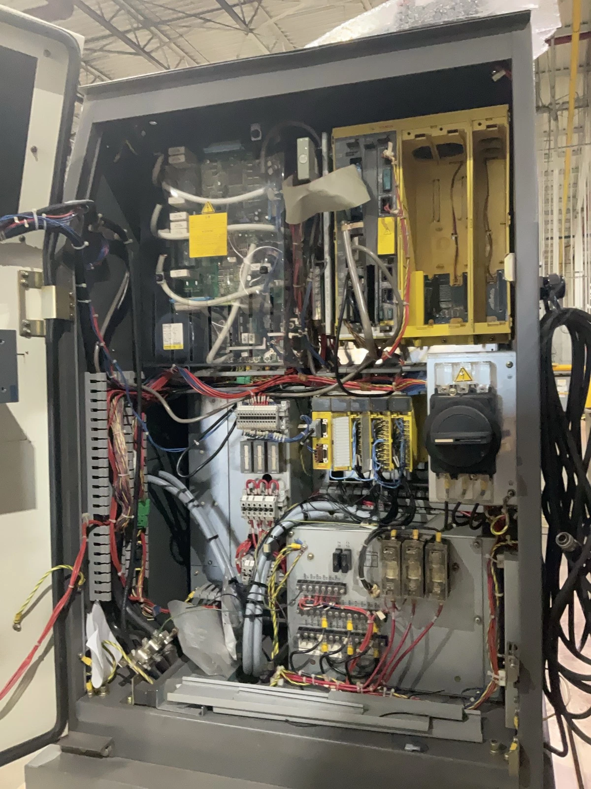 FANUC Arc Mate 100i Complete with R-J2 Controller USED - Image 9