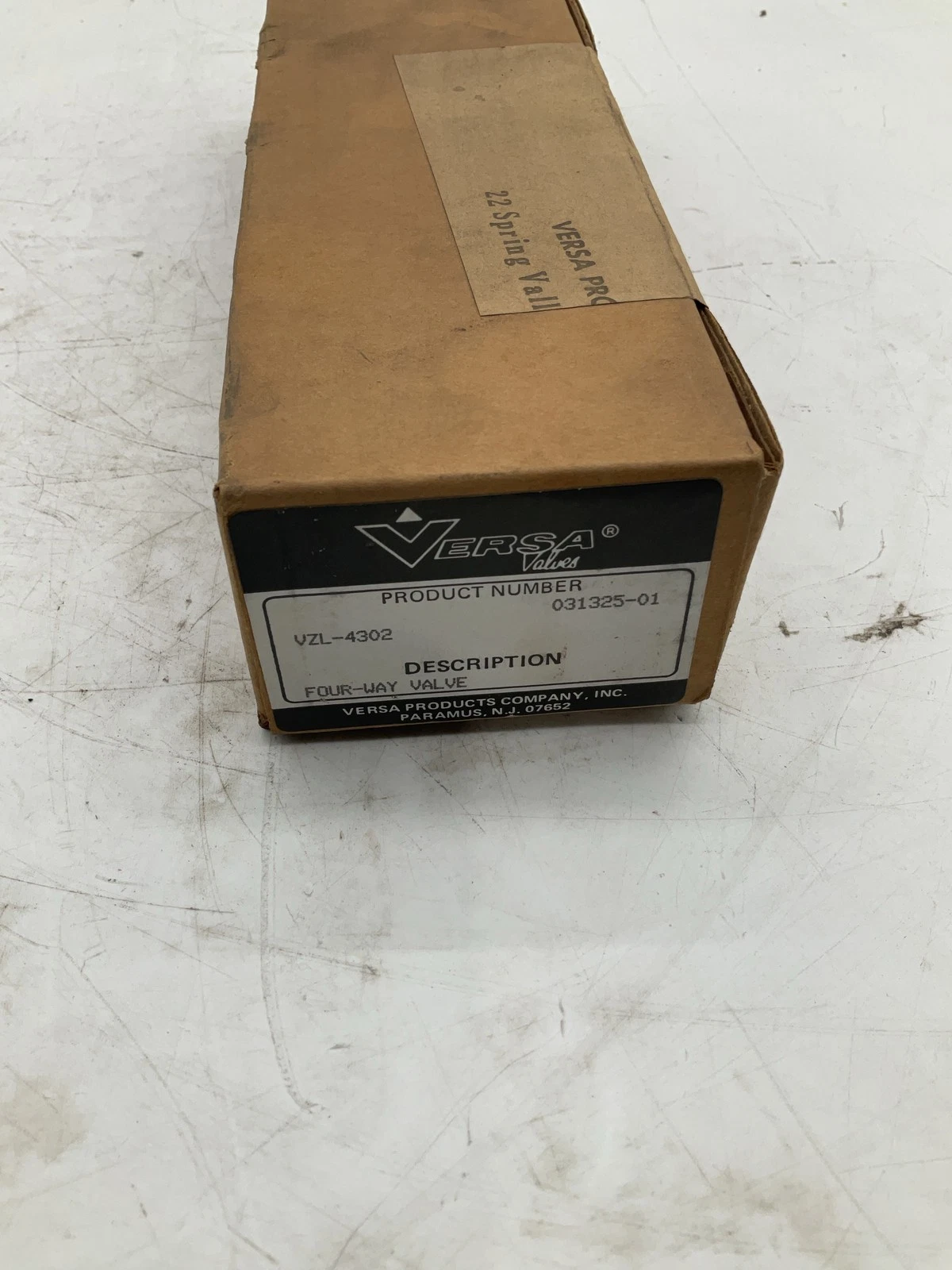 VERSA VZL-4302 Four-Way Pneumatic Valve NEW - Image 3