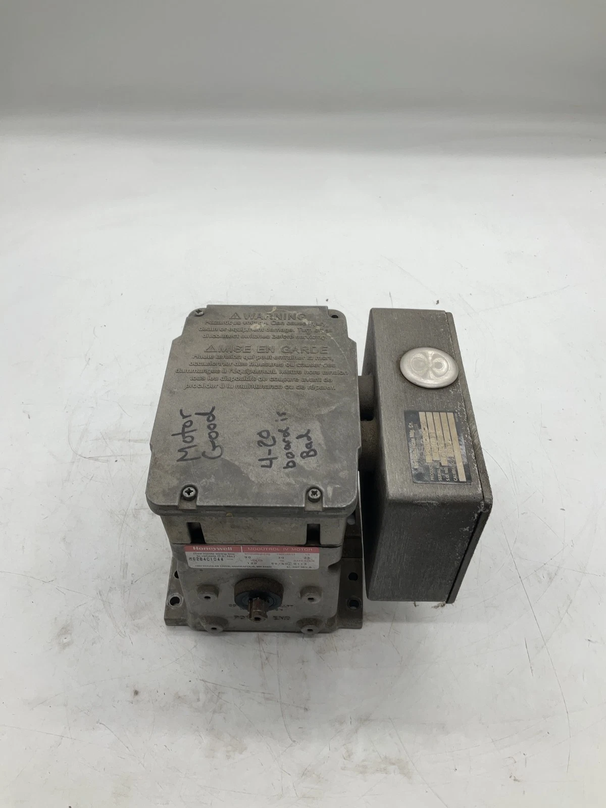 Honeywell M6284C1044 Modutrol IV Motor with North American 1288 Actuator USED - Image 2