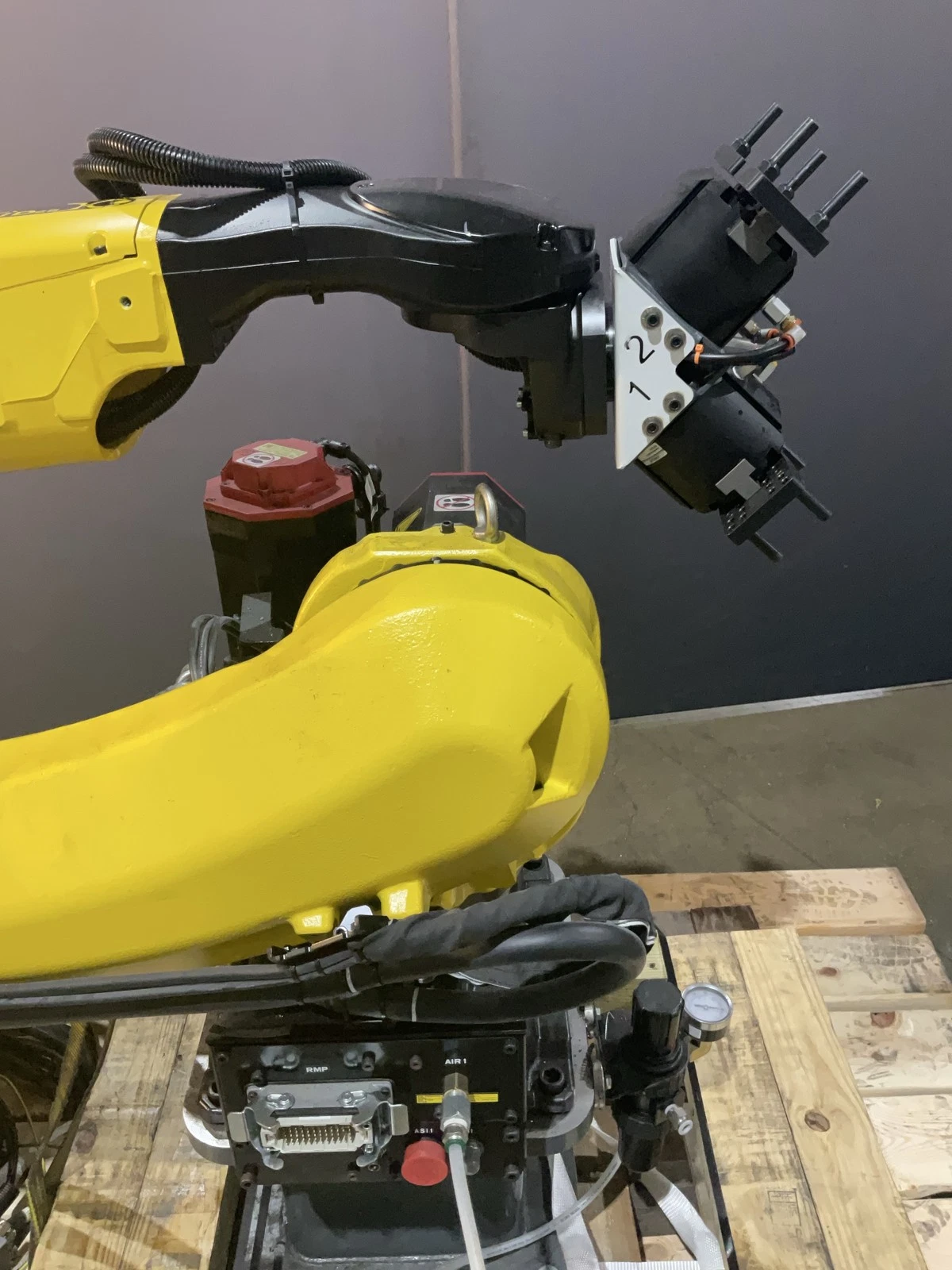 FANUC M-20iD/25 Robot with R-30iB Plus Controller - LOW HOURS -USED - Image 4