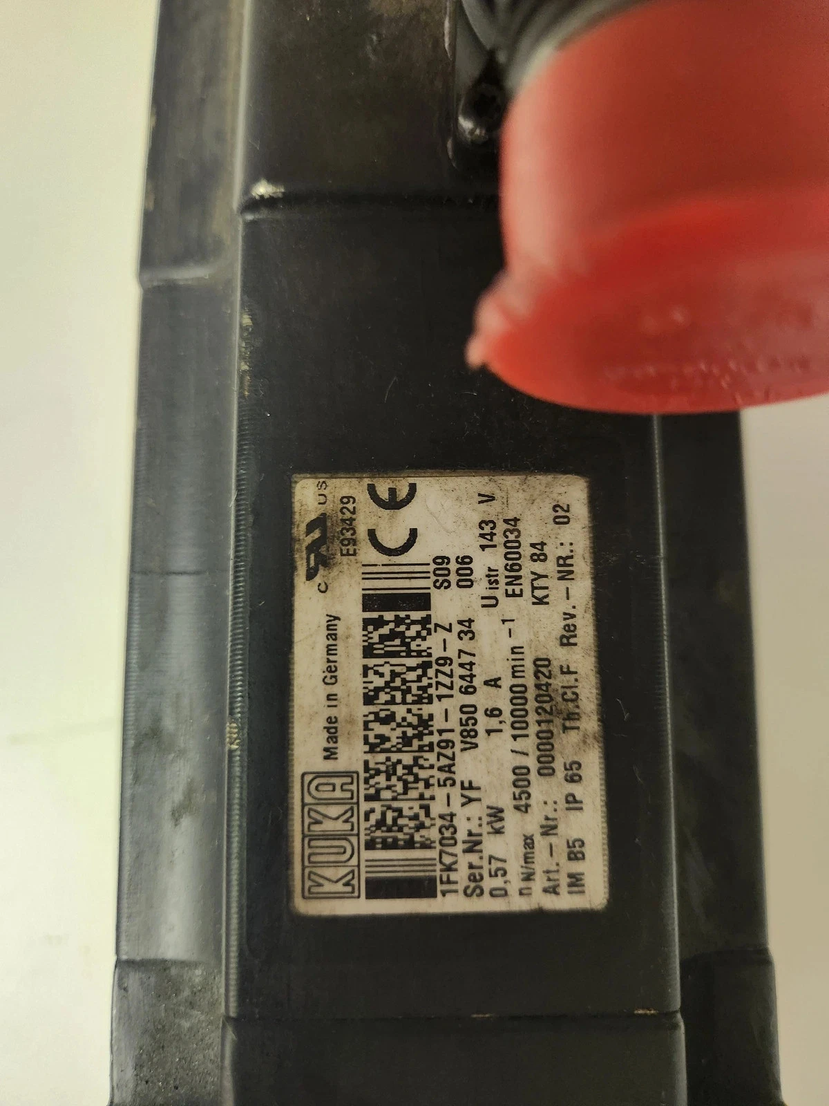 KUKA SERVO MOTOR 1FK7034-5AZ91-1ZZ9-Z USED MISSING ELBOW COVER - Image 3