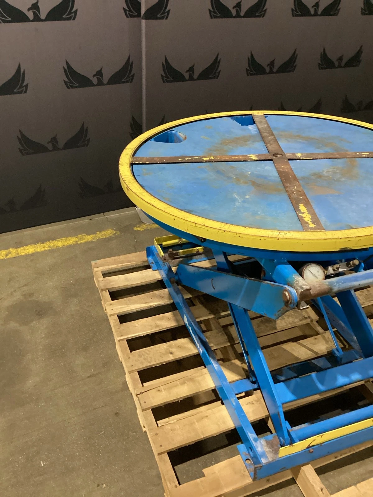 BISHAMON EZ-30 EZ Loader Self-Leveling Lift Table 3000 LB Capacity USED - Image 2
