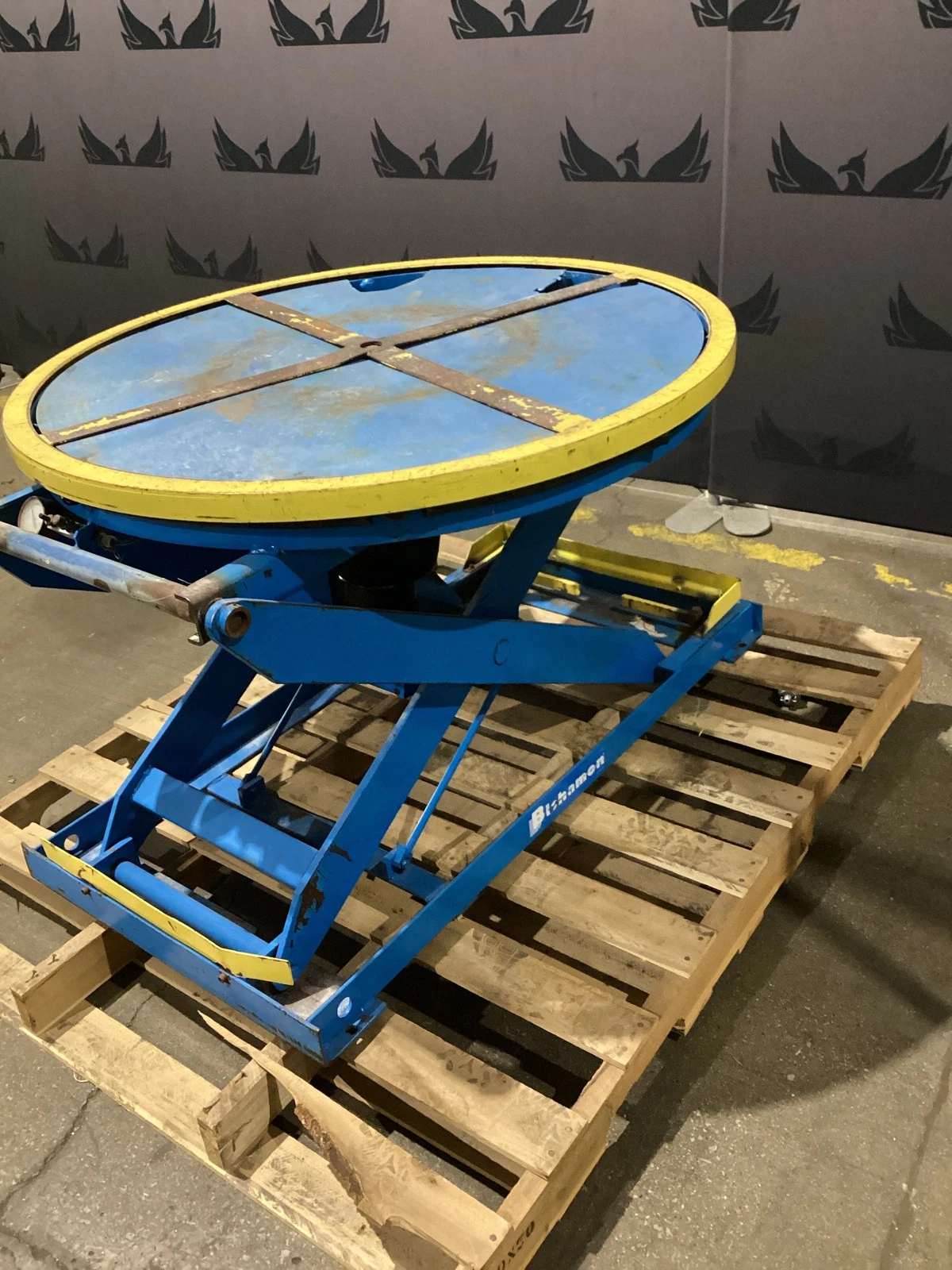 BISHAMON EZ-30 EZ Loader Self-Leveling Lift Table 3000 LB Capacity USED - Image 3