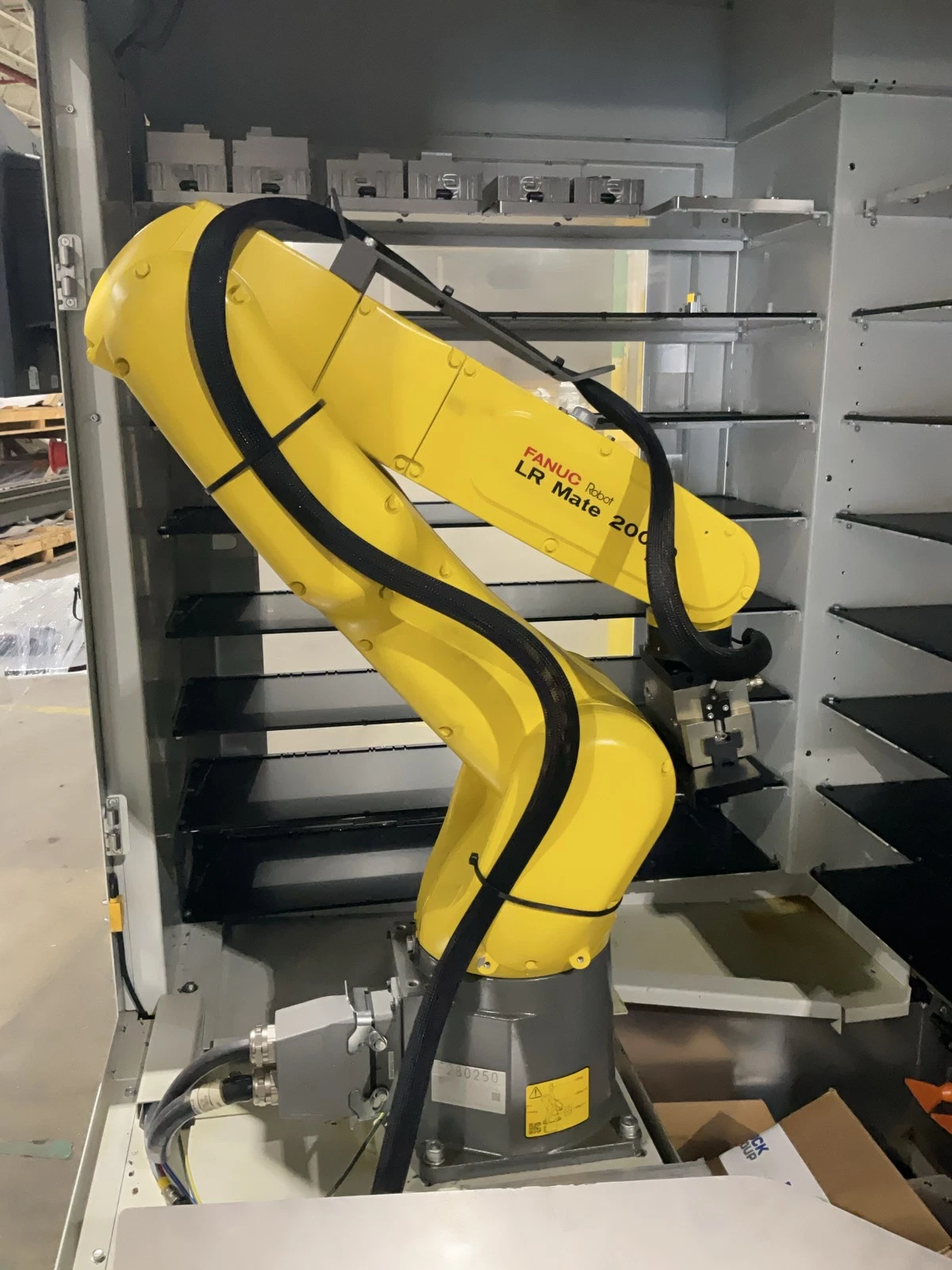AWR VBX-260 Load & Go Machine Tending Cell with FANUC LR Mate 200iD/14L USED - Image 3