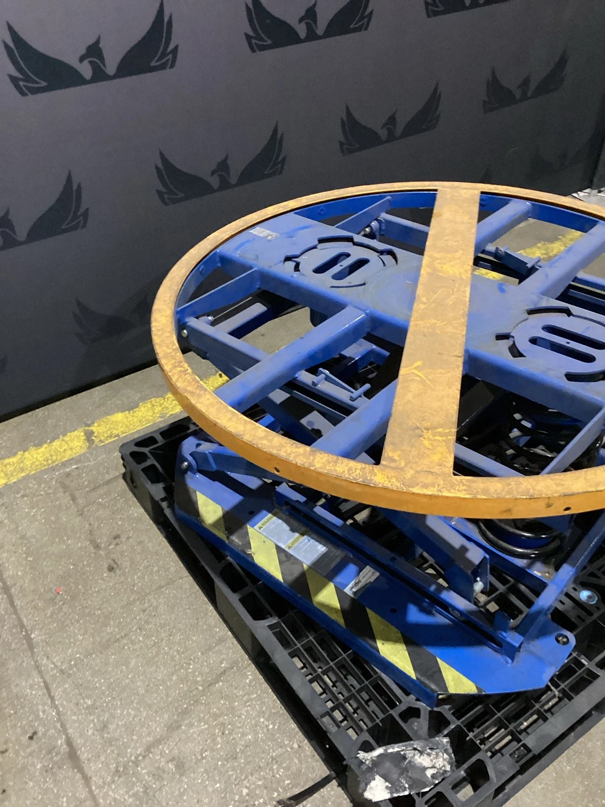 Global Industrial Spring Actuated Pallet Carousel Positioner USED - Image 2