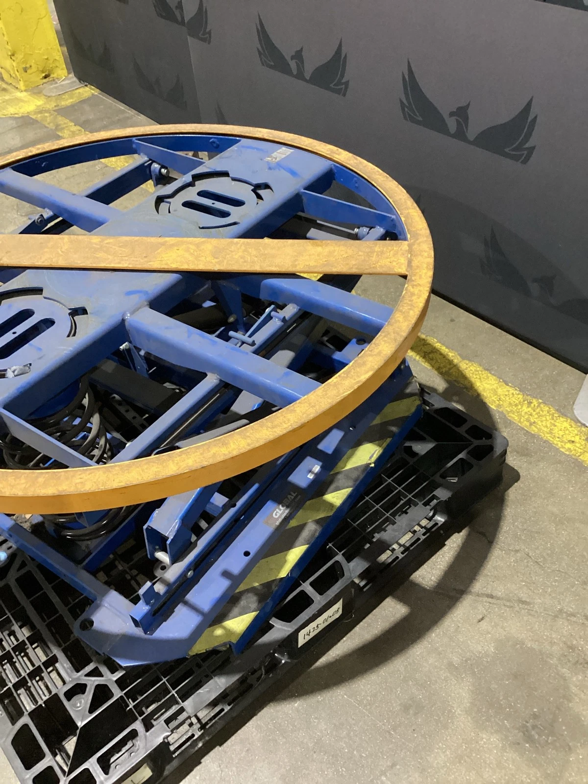 Global Industrial Spring Actuated Pallet Carousel Positioner USED - Image 3