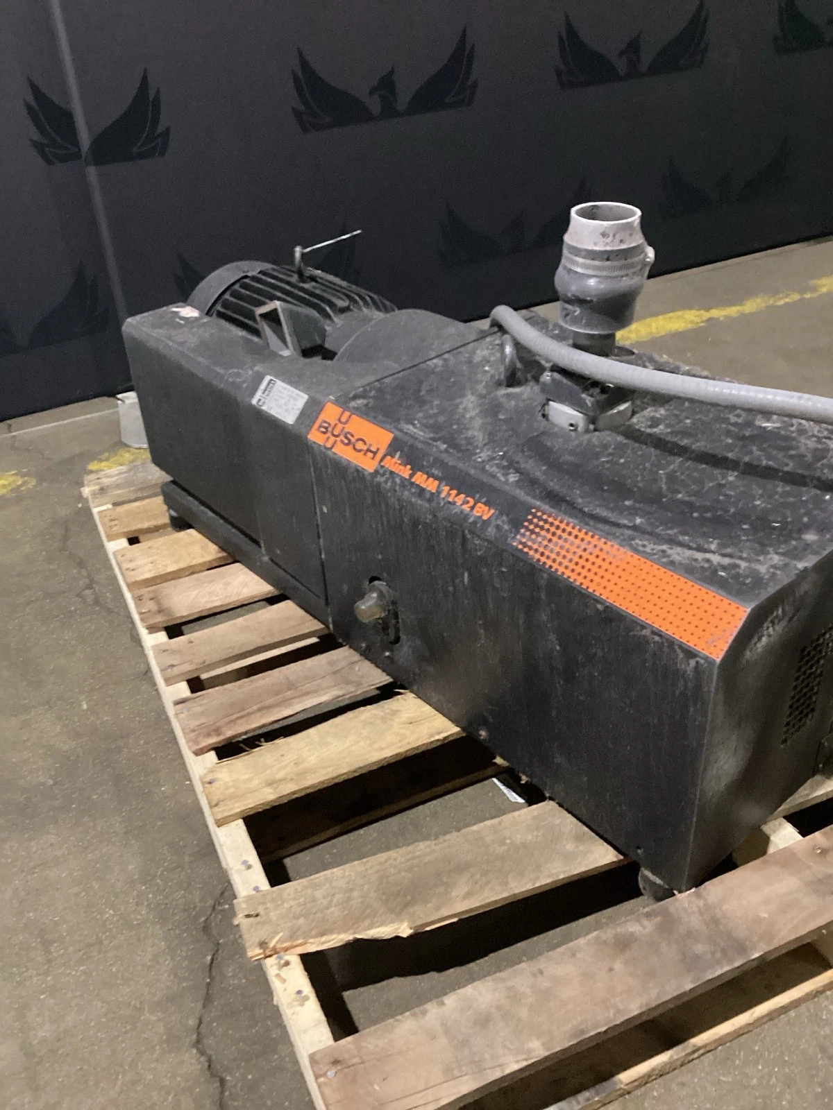 BUSCH MM 1142 BV Vacuum Pump USED - Image 2